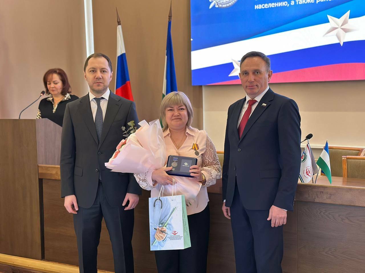 Медсестру из Туймазов наградили медалью «За самоотверженность и профессионализм»