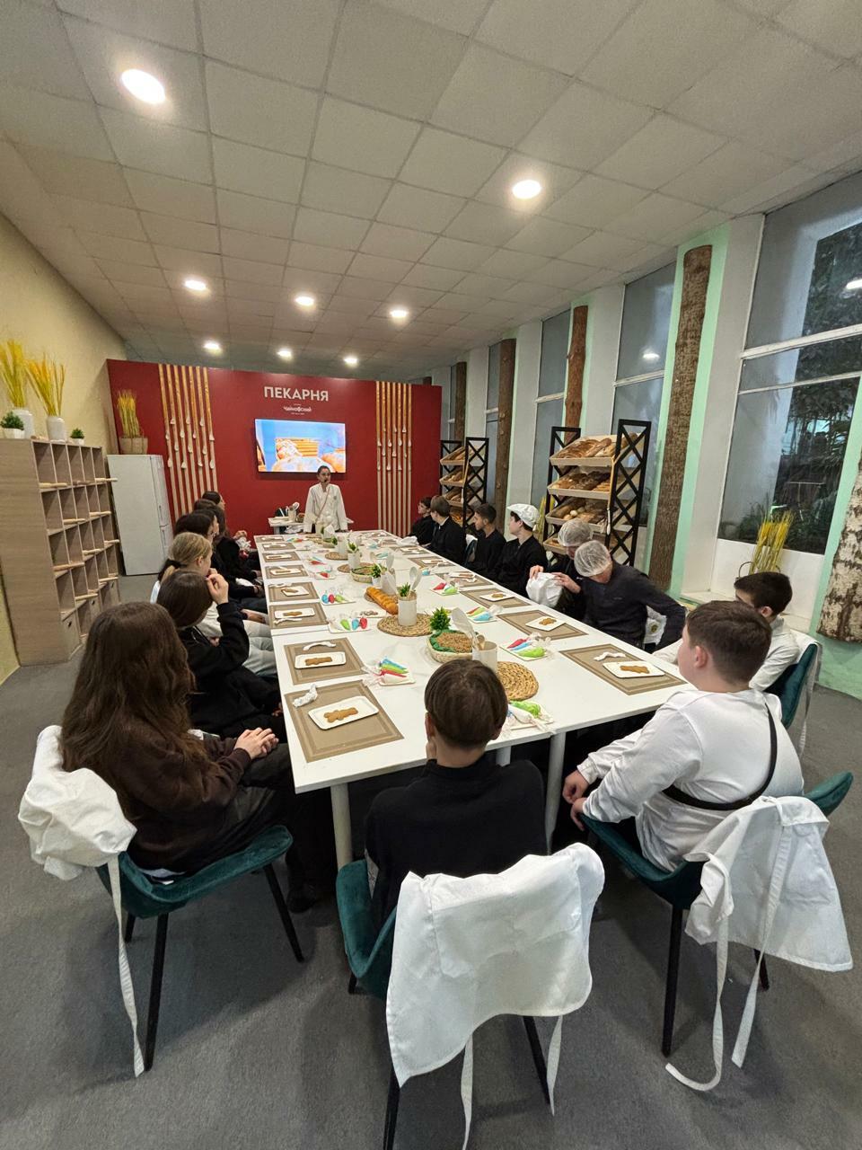 Школьники из Туймазов встретились с Радием Хабировым на площадке «Я в АГРО»