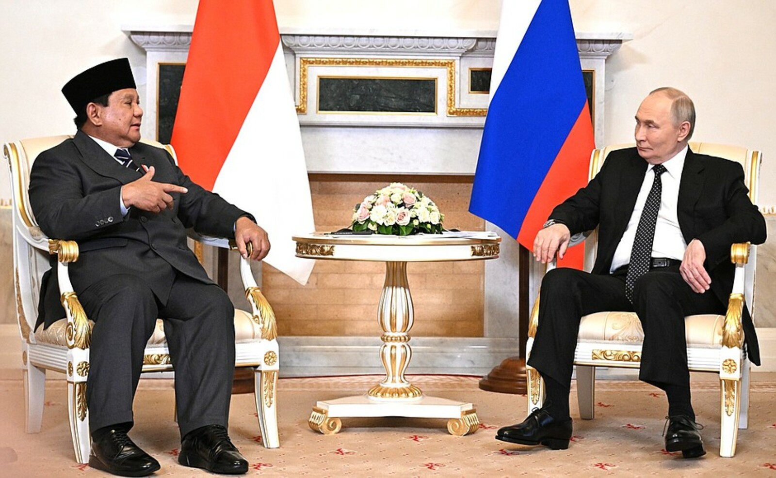 Путин провел встречу с президентом Республики Индонезии Прабово Субианто