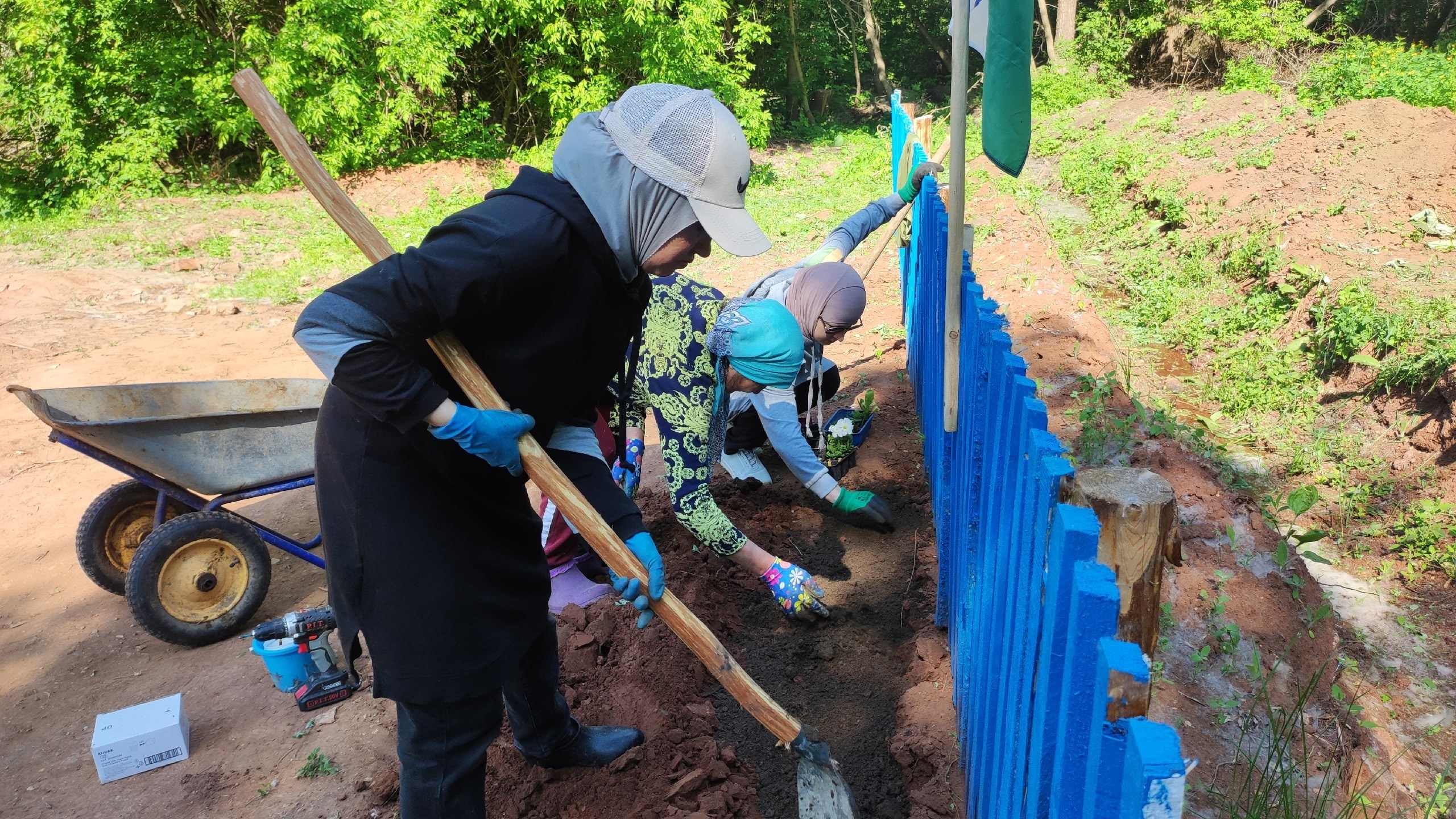 В Туймазинском районе волонтеры провели субботник на местном роднике