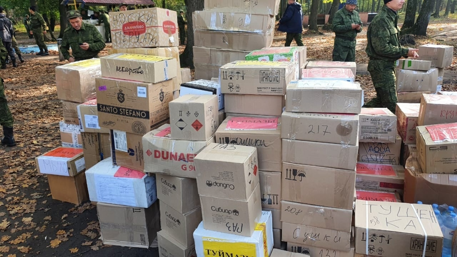 В Туймазах волонтеры собрали военнослужащим 341 коробку посылок