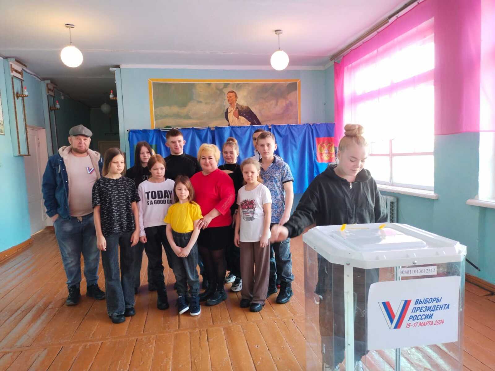 В Туймазах проголосовала семья победителя конкурса «Отцовская доблесть»