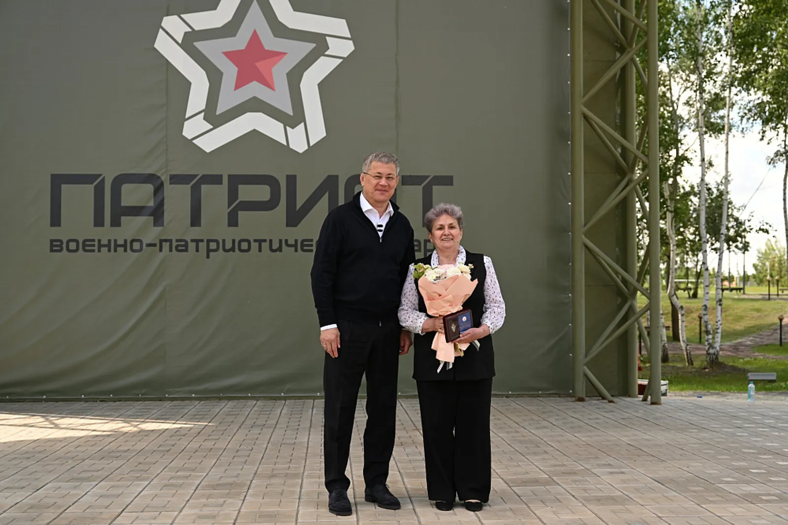 Четыре волонтера из Туймазов получили награды из рук главы Башкирии