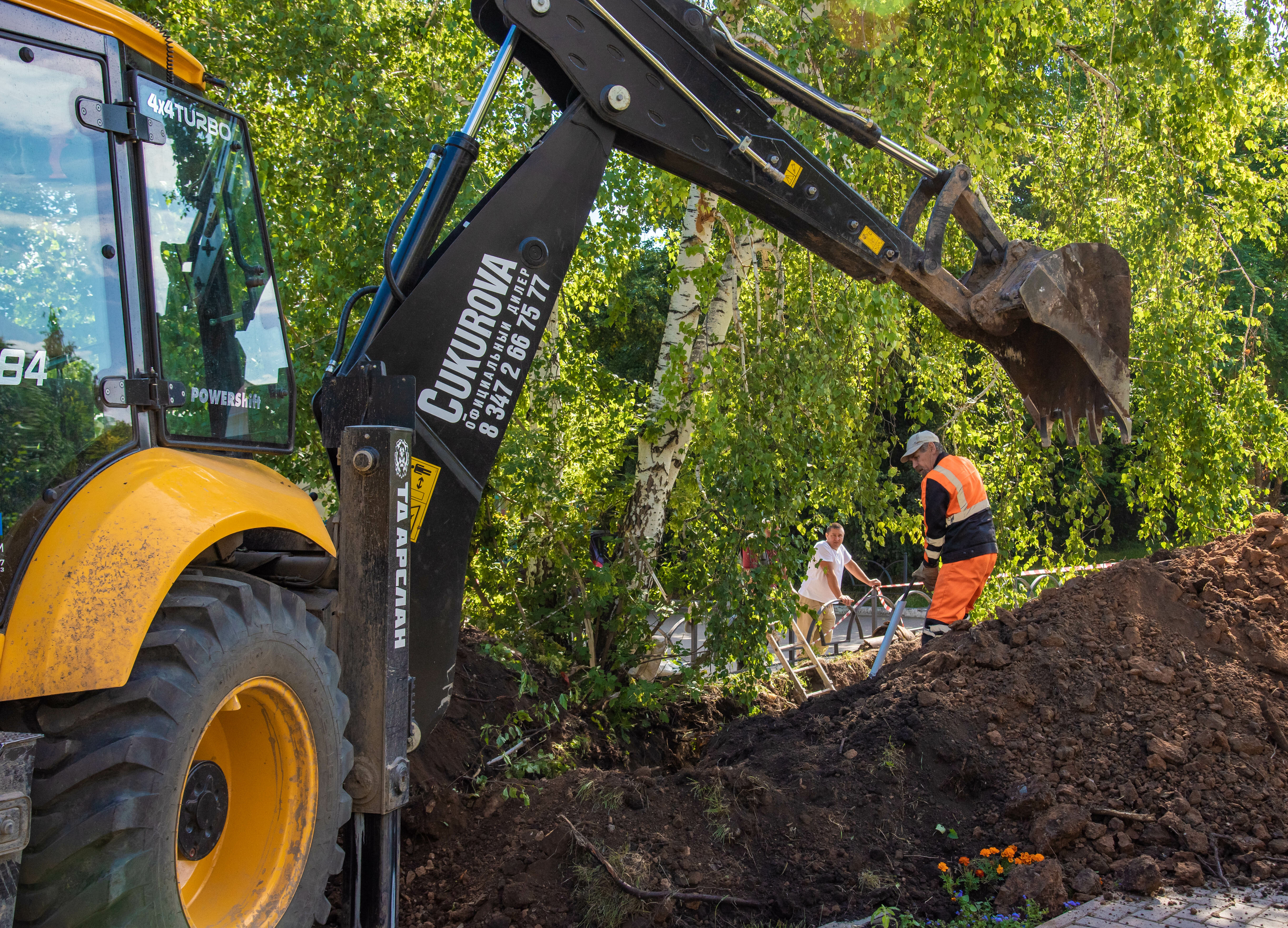 В городе Туймазы Башкирии ремонтируют износившиеся канализационные коллекторы