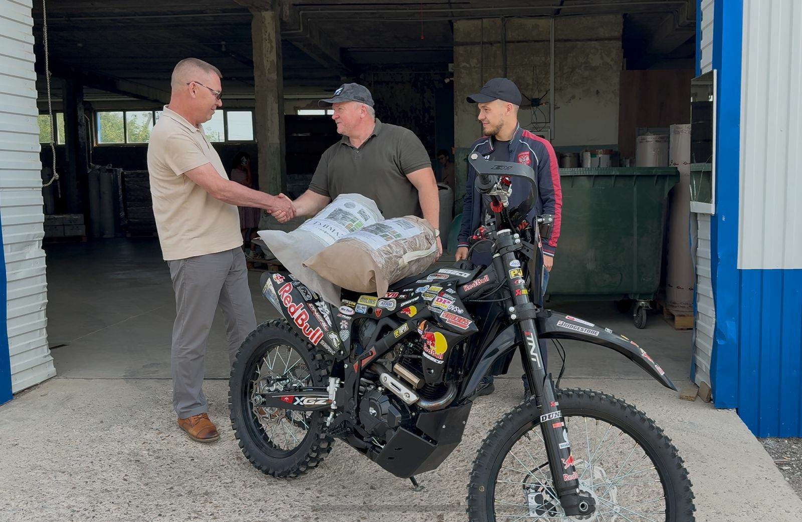 Волонтеры Туймазов отправили на СВО мотоцикл-внедорожник