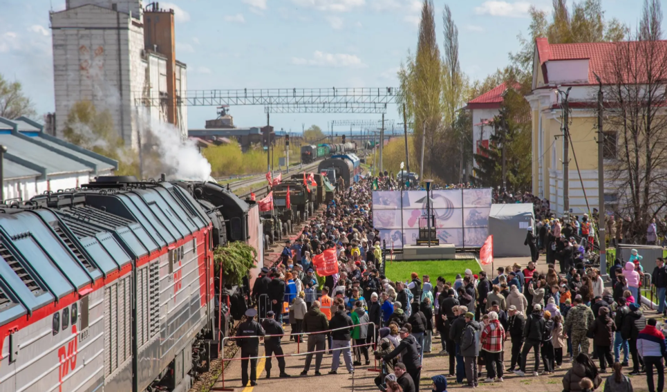 В Туймазах впервые сделал остановку легендарный «Паровоз Победы»