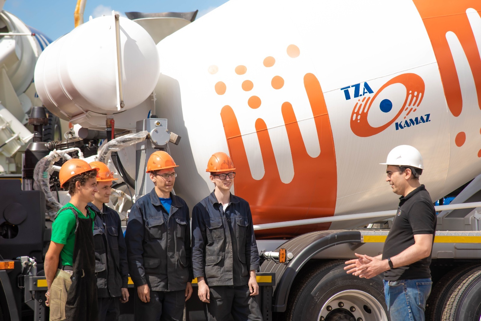 На заводе в Башкирии работают участники студенческих производственных отрядов