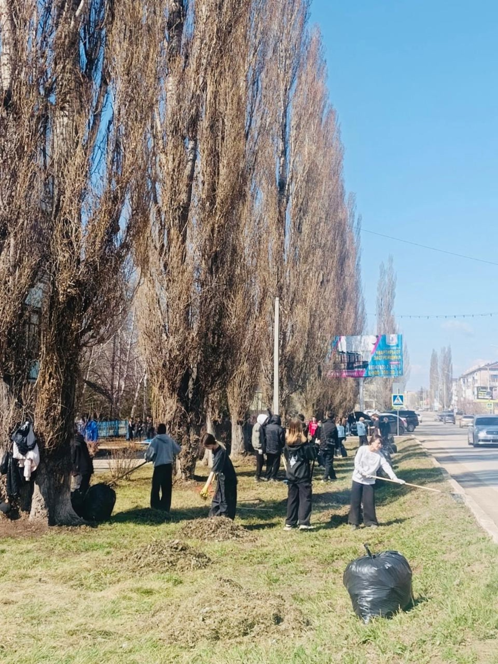 В Туймазах на субботнике ученики собрали 300 мешков мусора