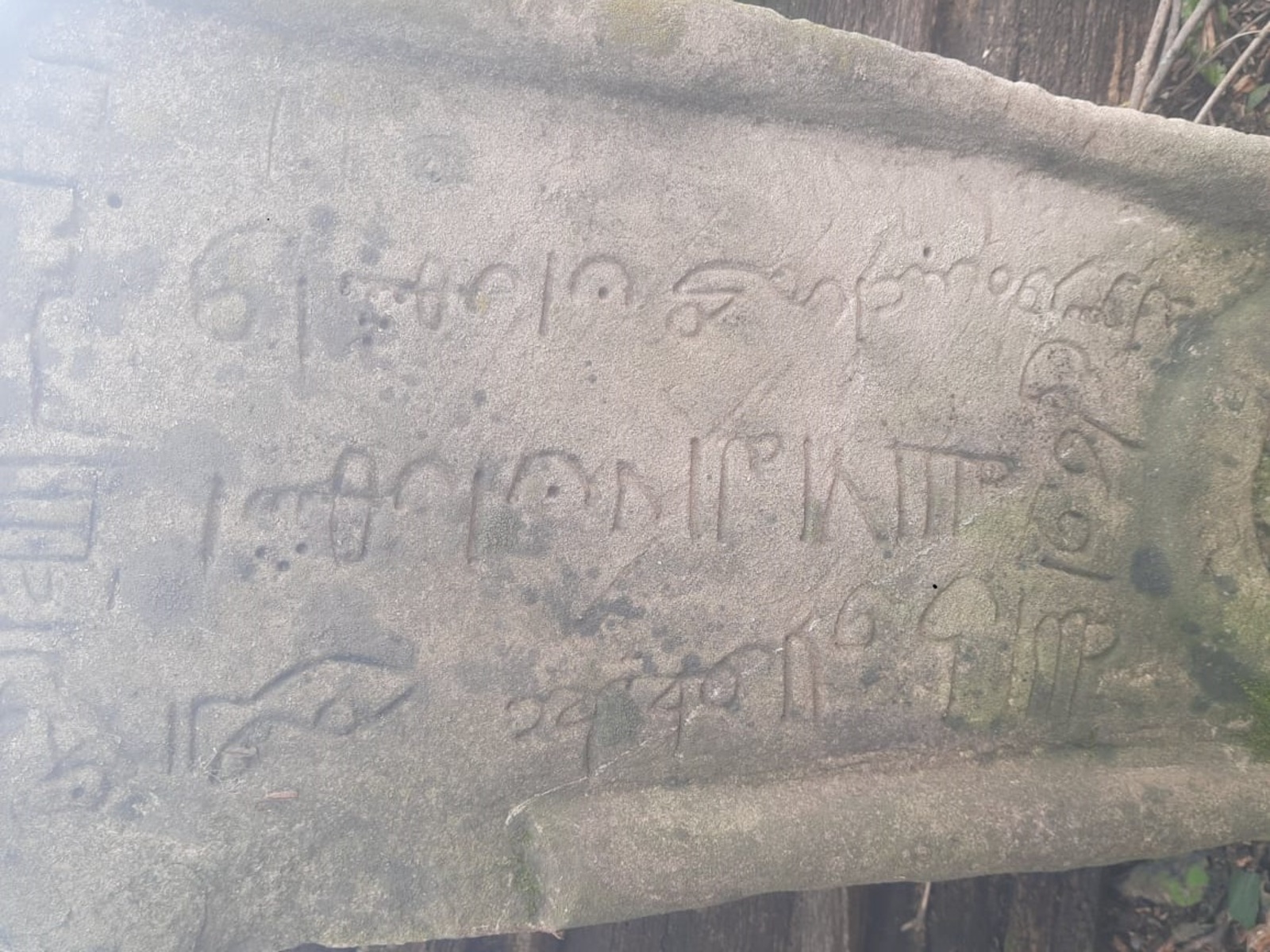 В Башкирии сельчане нашли могильный камень с надписью 334-летней давности