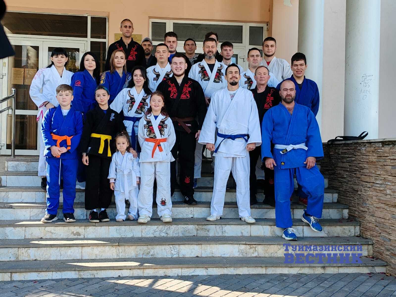 В Башкирии новобрачные и гости пришли в ЗАГС в кимоно