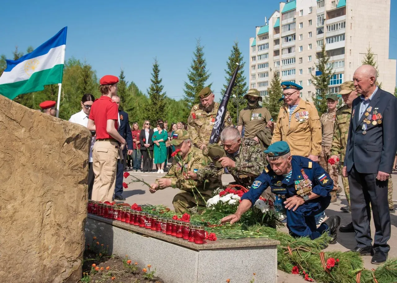 В Туймазах почтили память фронтовиков на Аллее героев