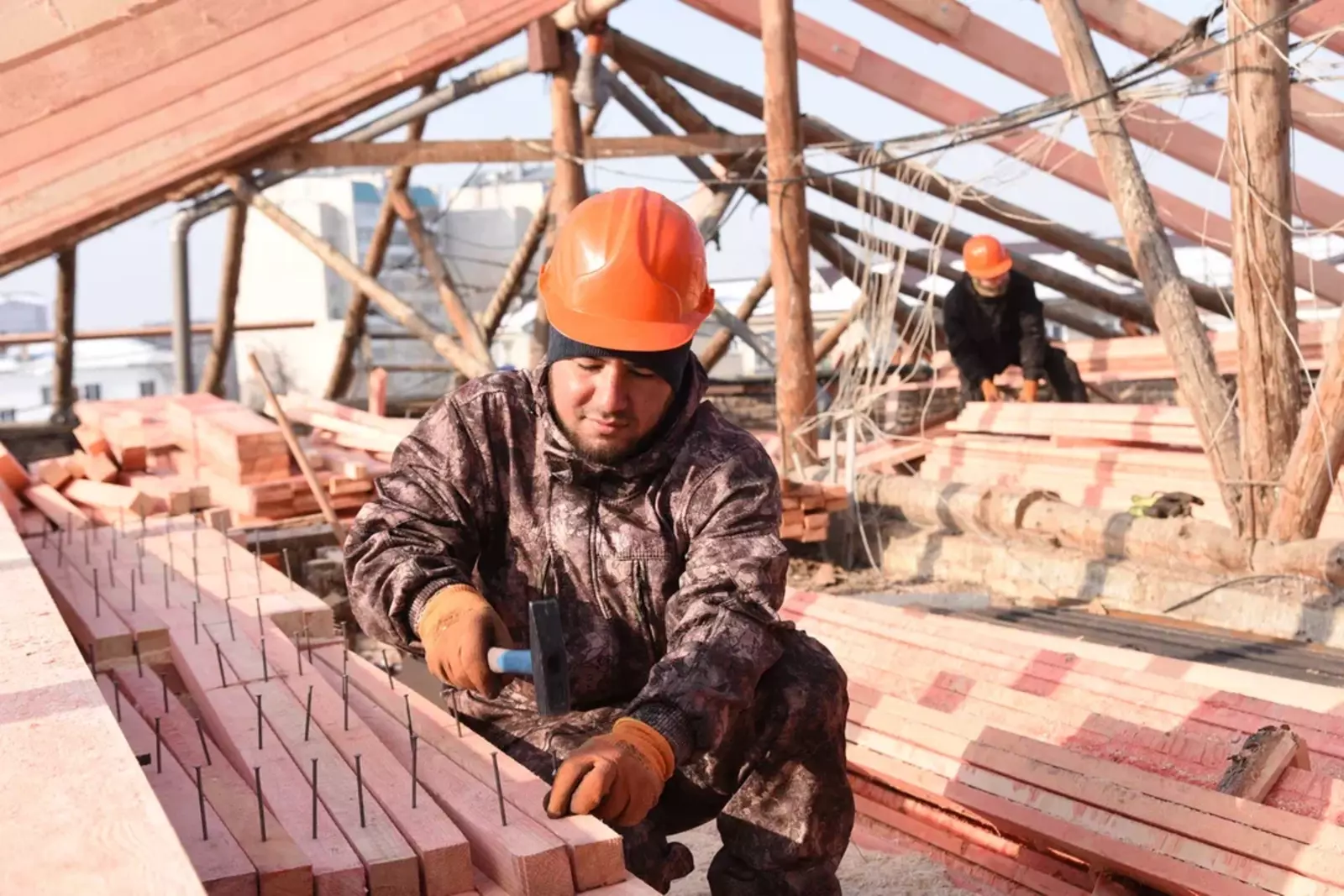 В Туймазах начали ремонтировать крыши 5 МКД