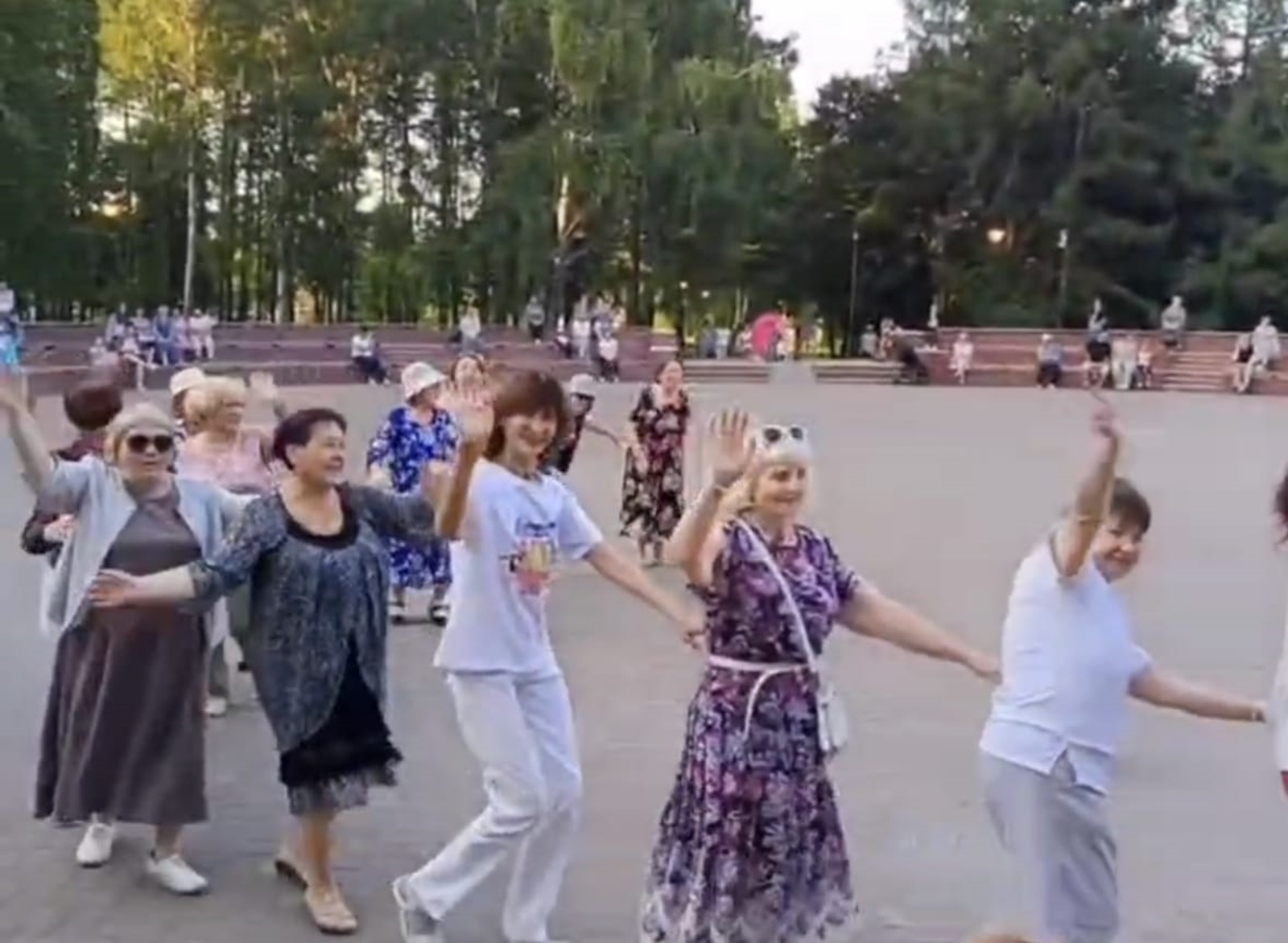 В Башкирии пенсионеры организуют еженедельную дискотеку