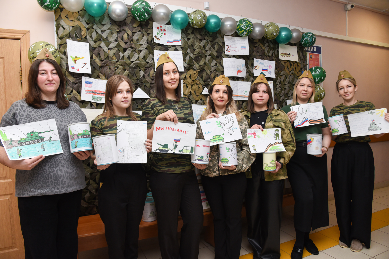 В Туймазах сотрудники соцзащиты отправили бойцам СВО «банки с секретом»