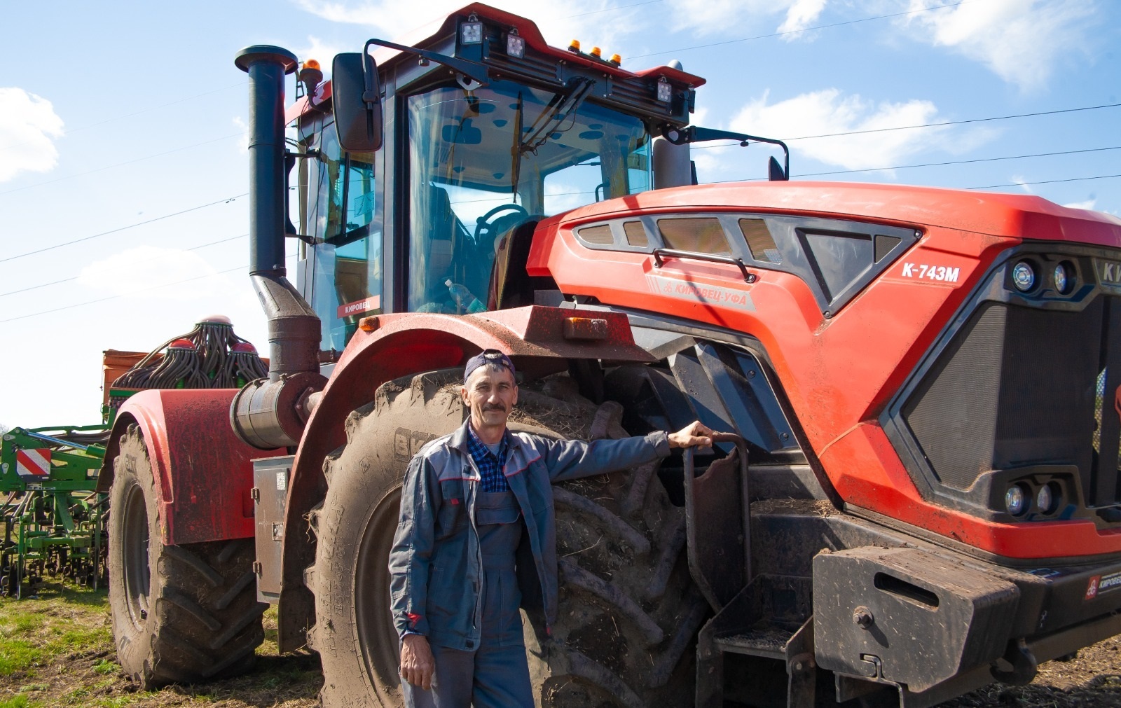 Механизатор из Туймазов за сезон обрабатывает более 1000 гектаров полей