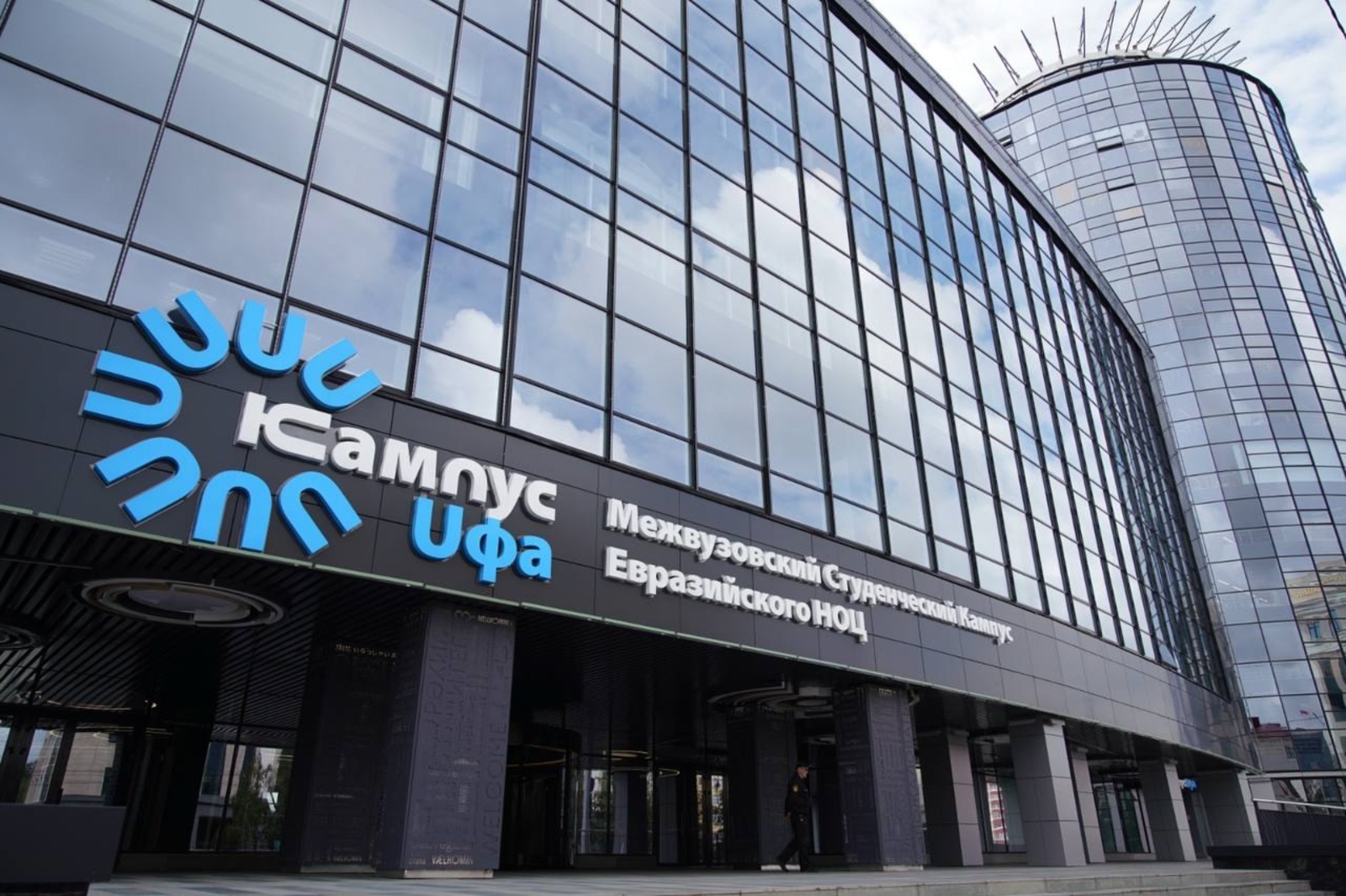 Радий Хабиров показал как идет строительство Межвузовского студенческого кампуса