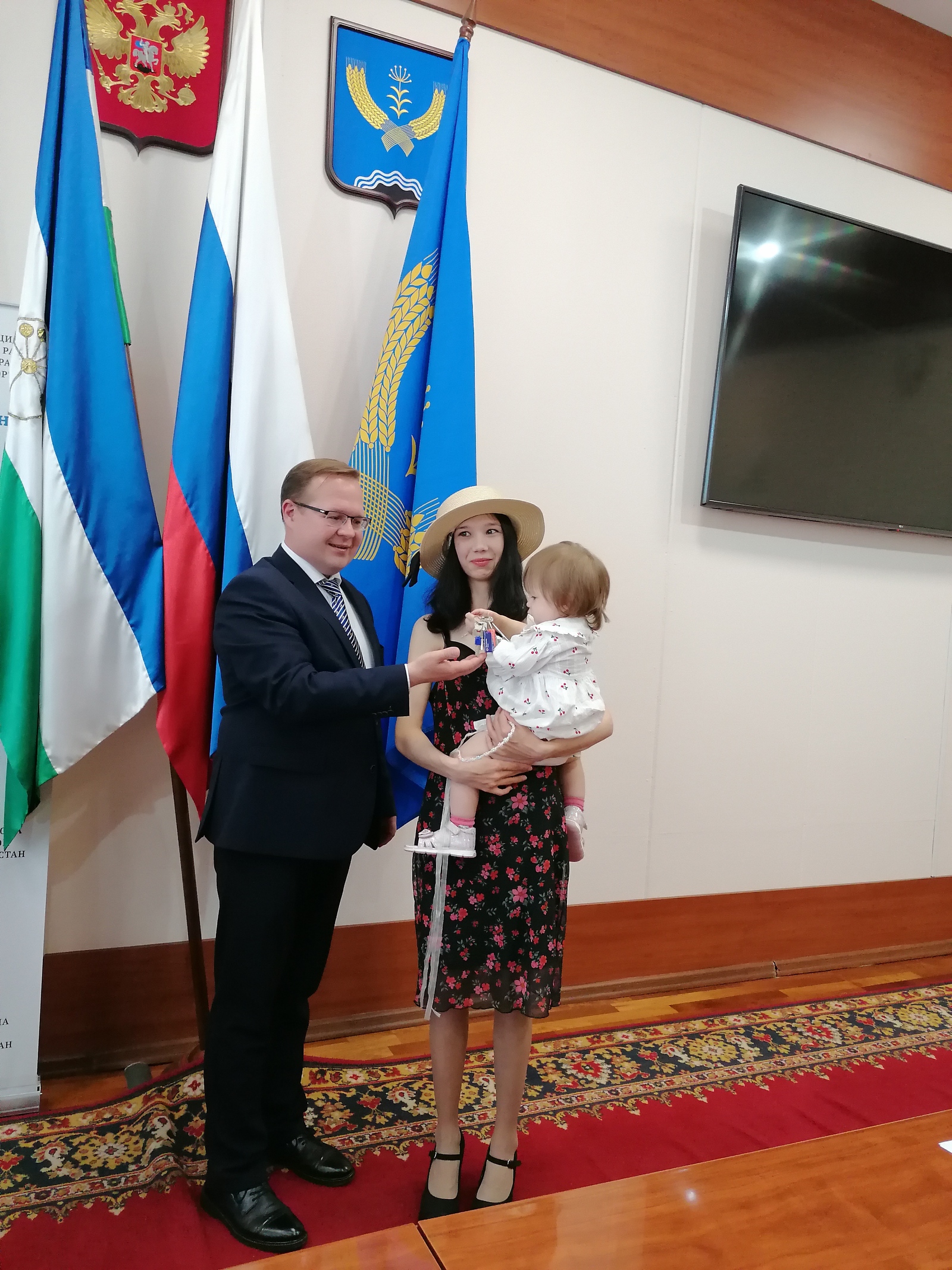 В Туймазах вручили ключи от новых квартир детям-сиротам