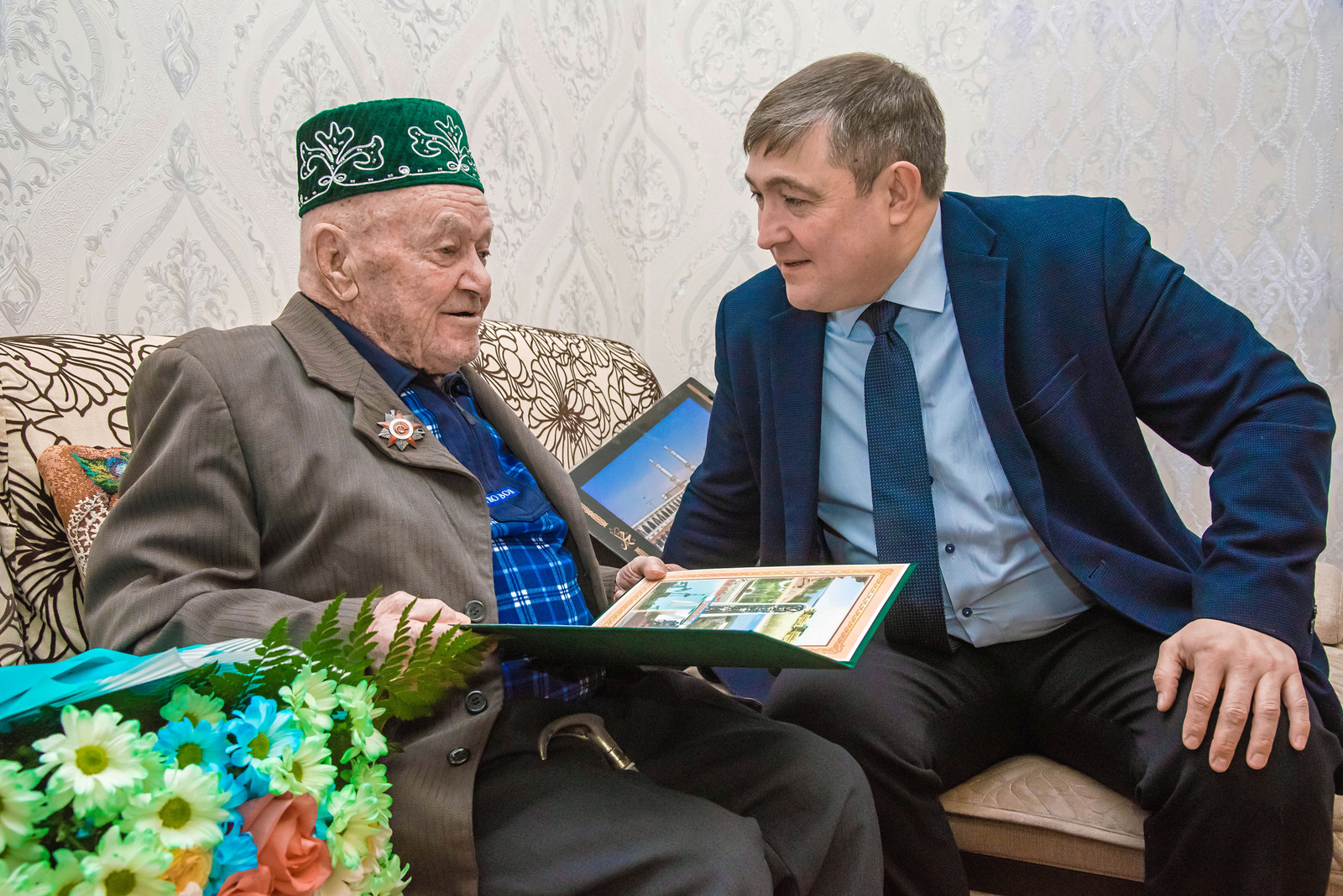 В Туймазах ветерана войны поздравили со 100-летним юбилеем