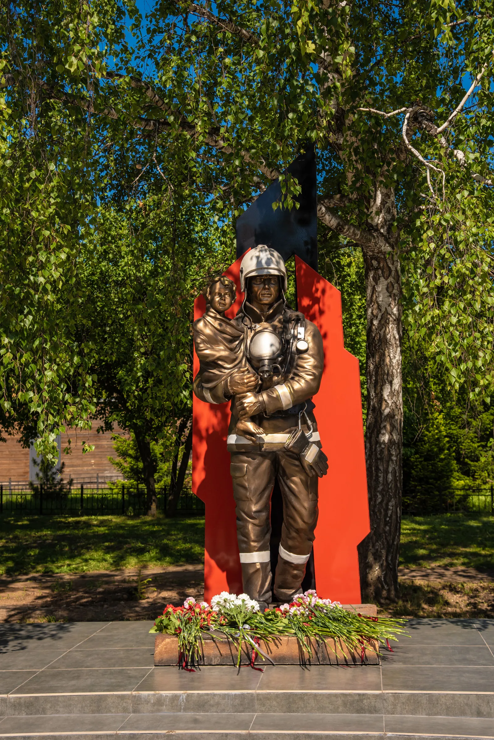 Глава Башкирии поздравил пожарных республики с профессиональным праздником