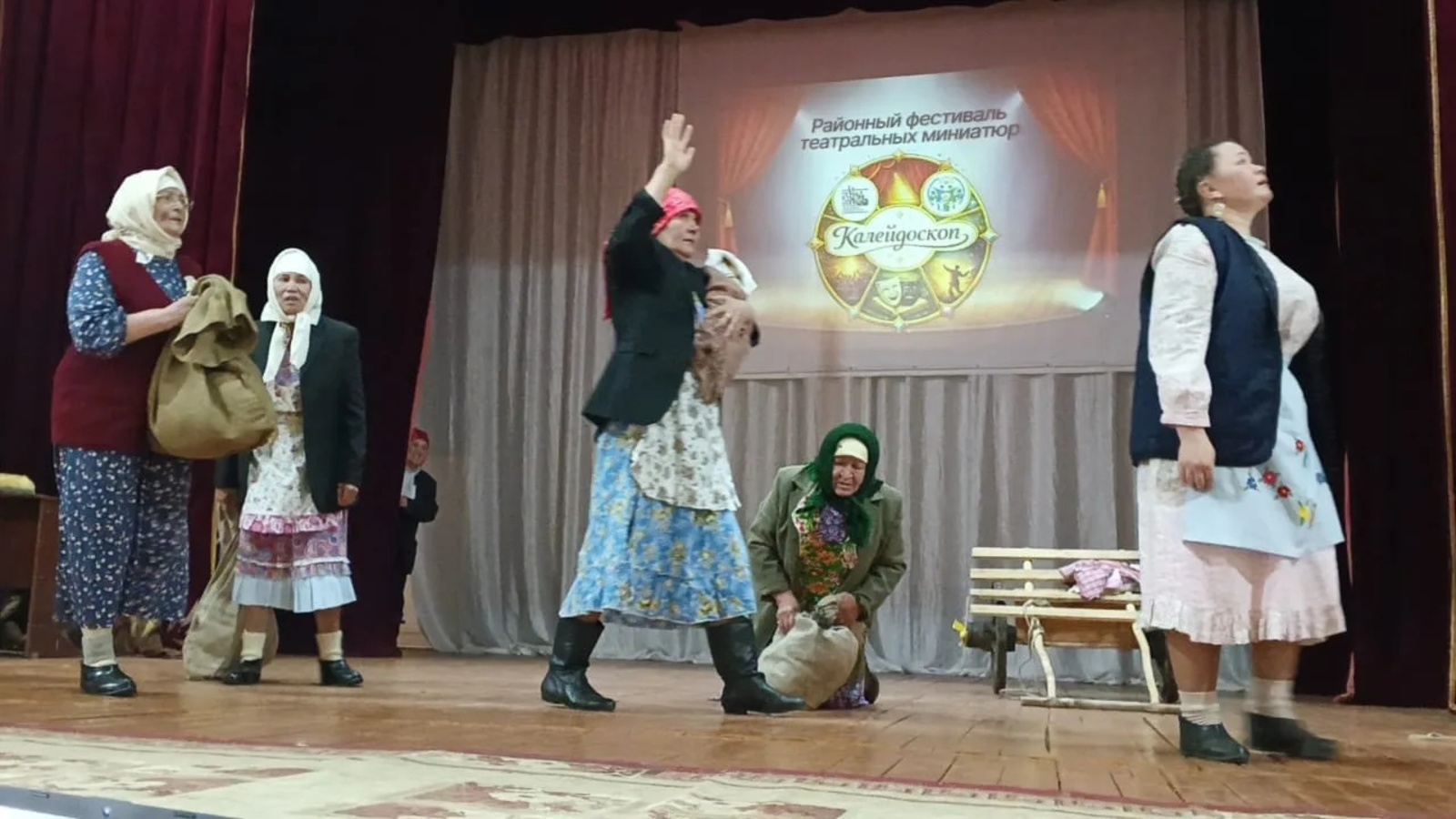 В Туймазинском районе сельчанки показали на сцене женщин войны