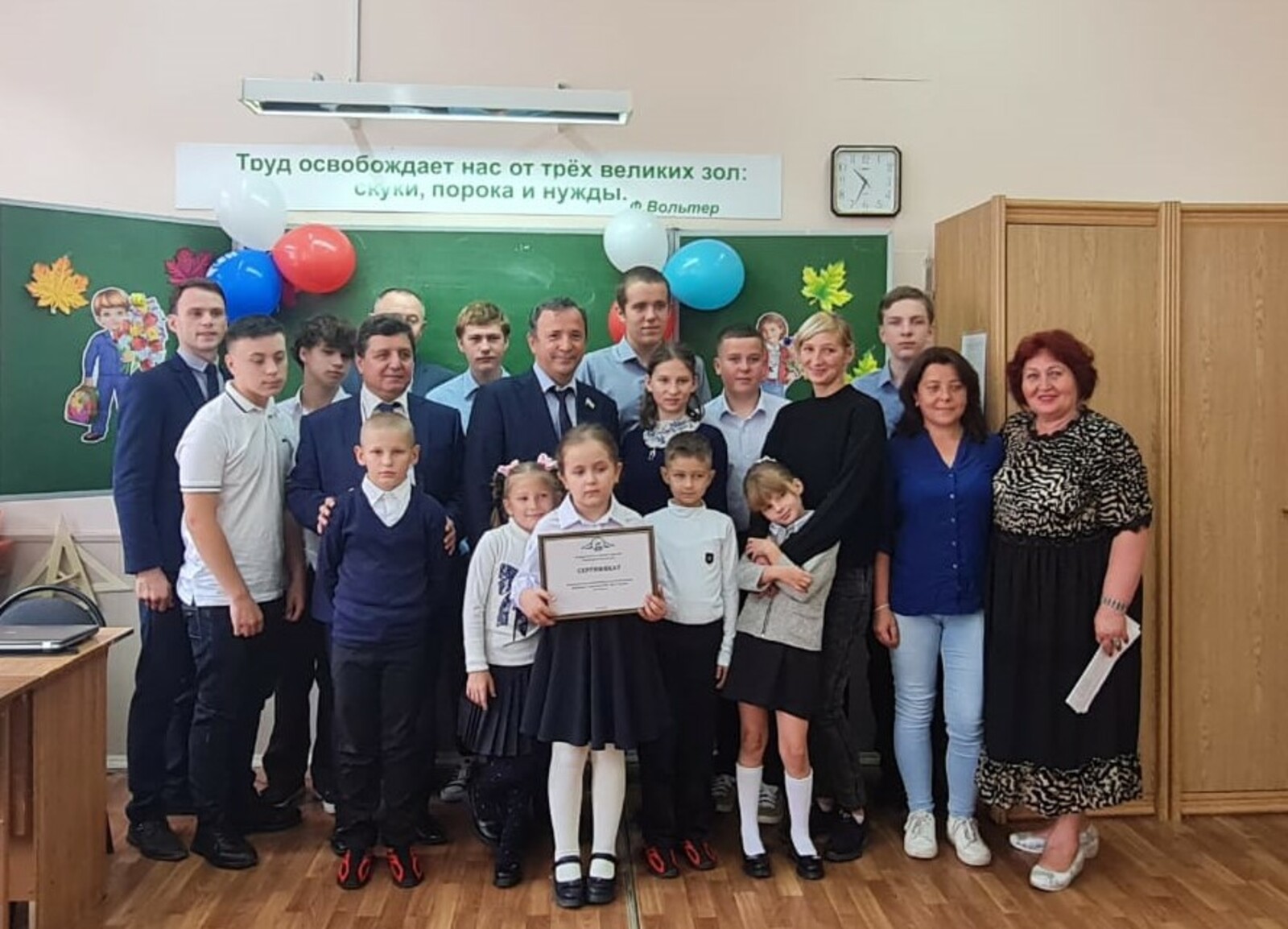 В Туймазах зампредседателя Курултая вручил сертификаты детям из Донбасса