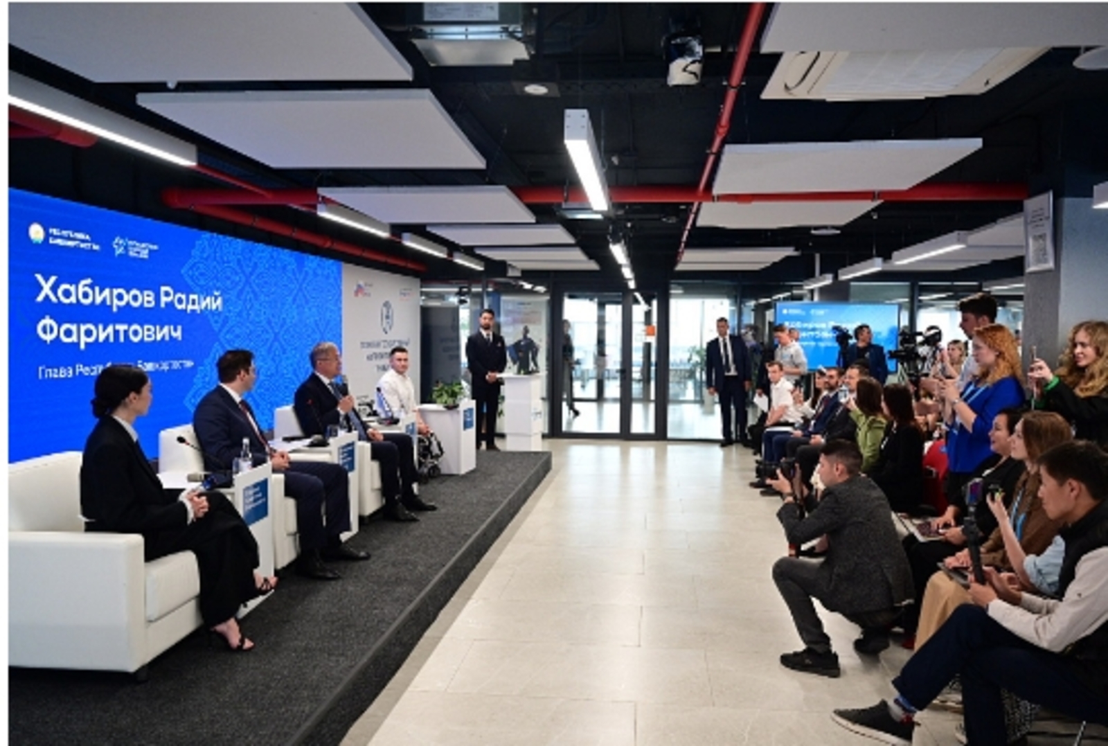 Радий Хабиров встретился с участниками проекта «Путешествие в сердце Евразии»