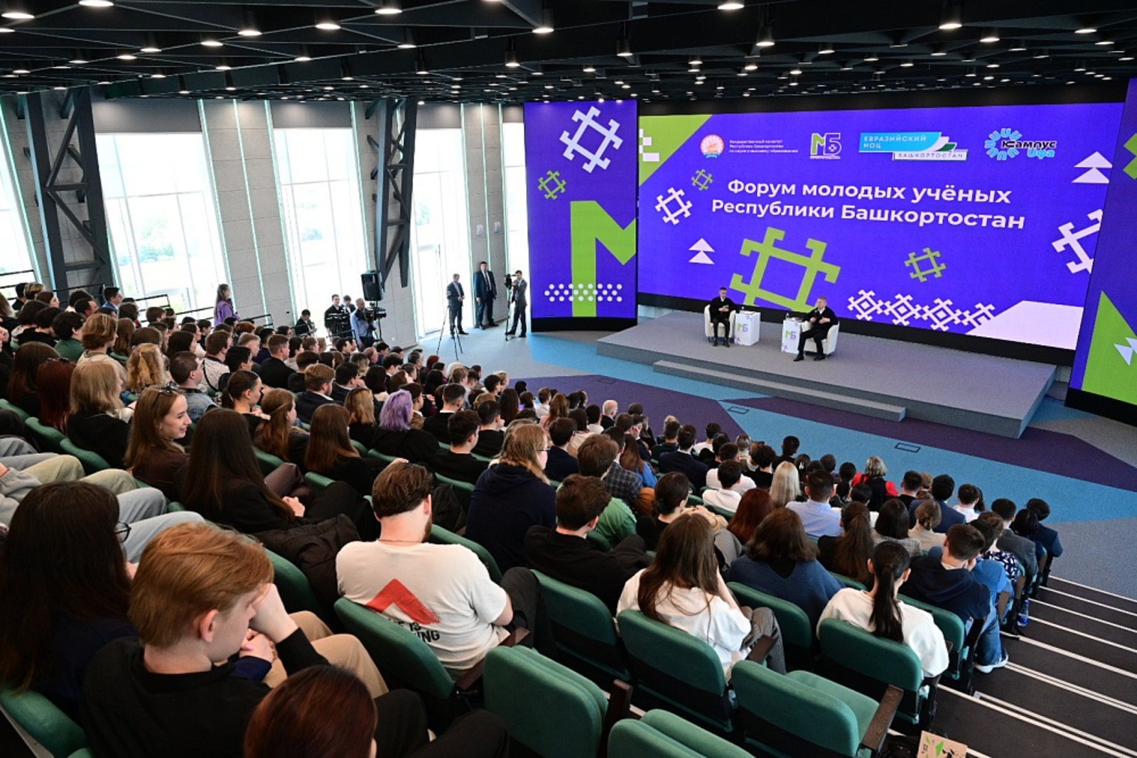 Глава Башкирии встретился с участниками Форума молодых ученых