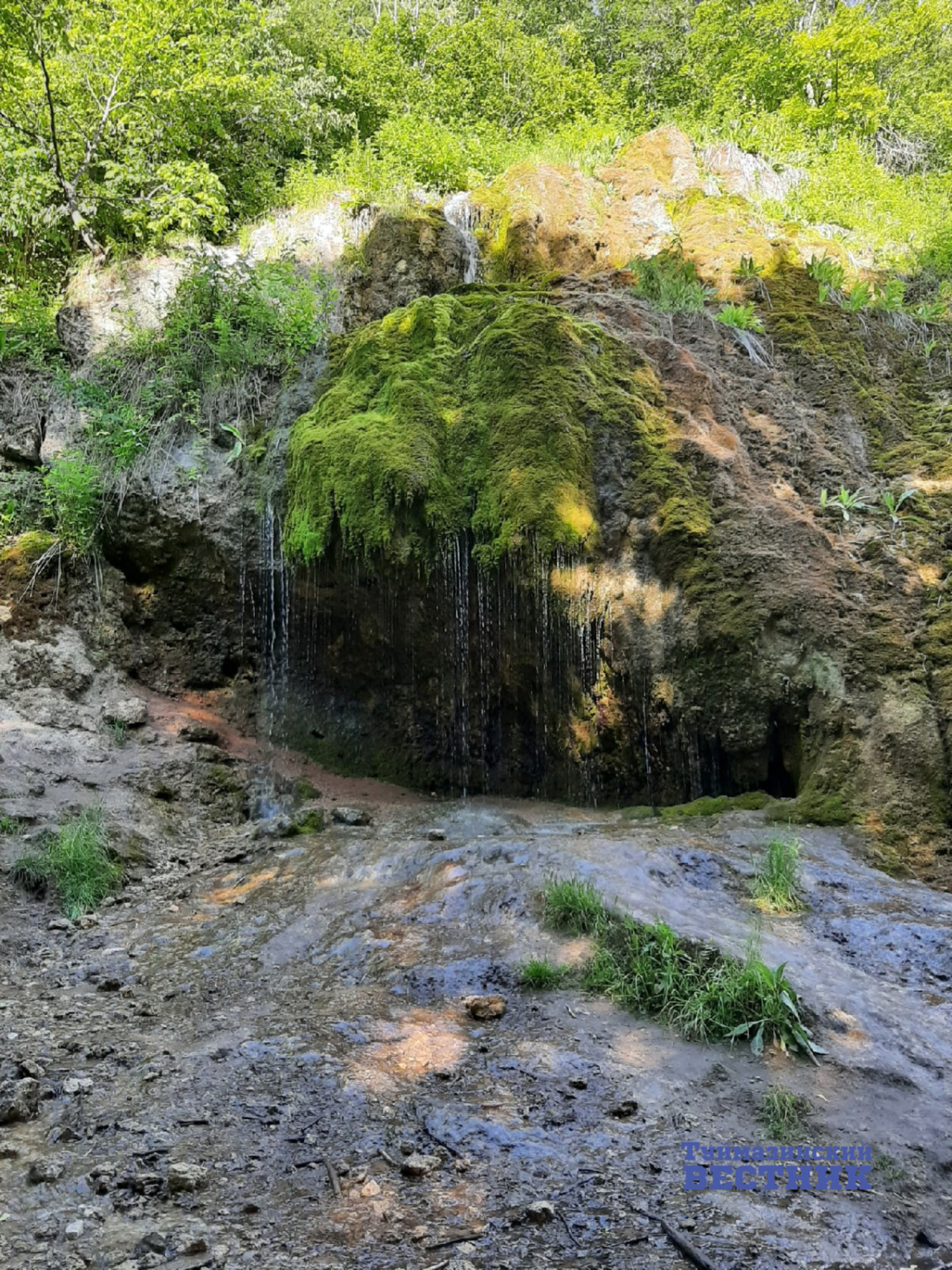 В Туймазах застрял автомобиль с четырьмя детьми