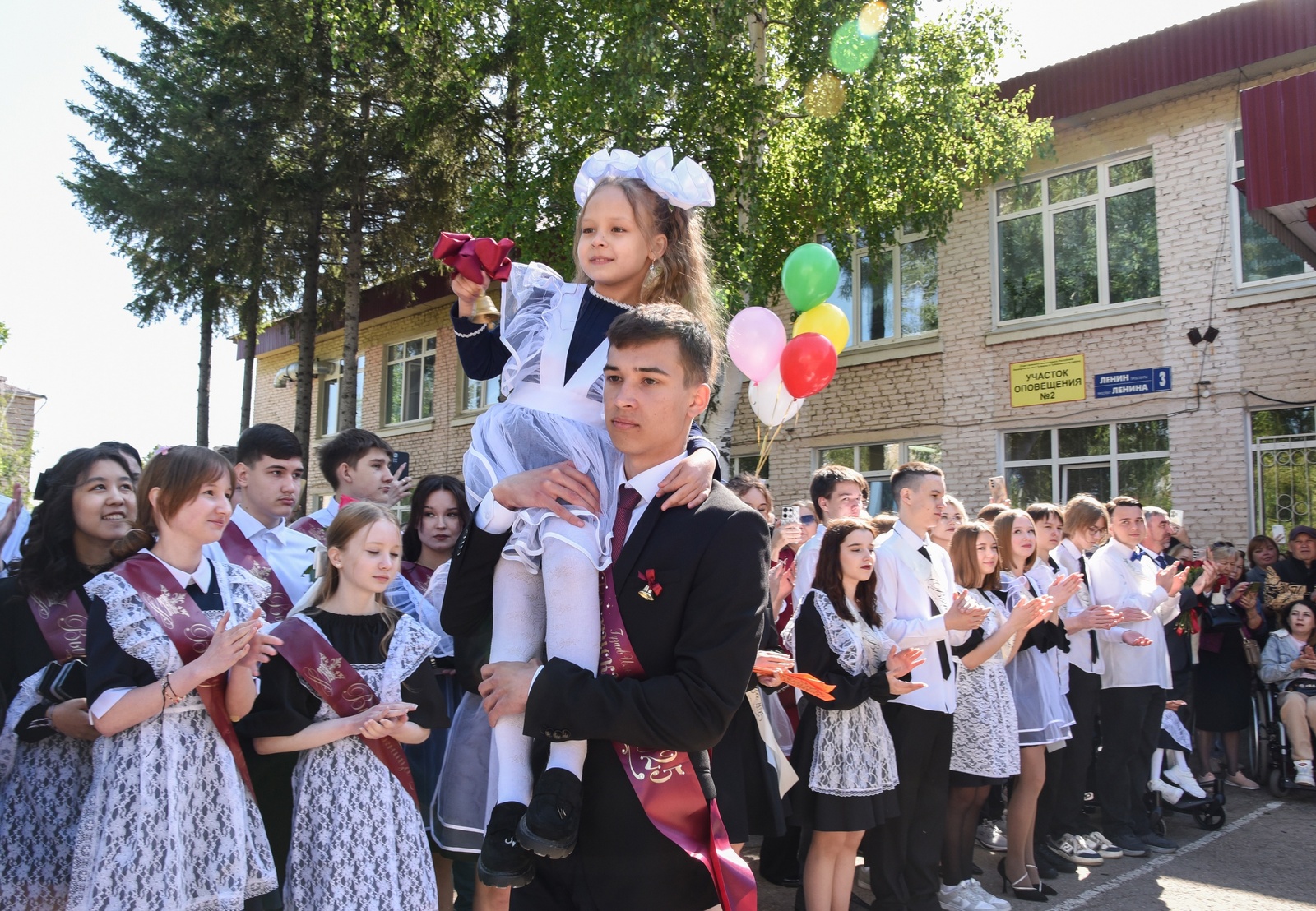 В Туймазах 357 одиннадцатиклассников сдают базовую и профильную математику