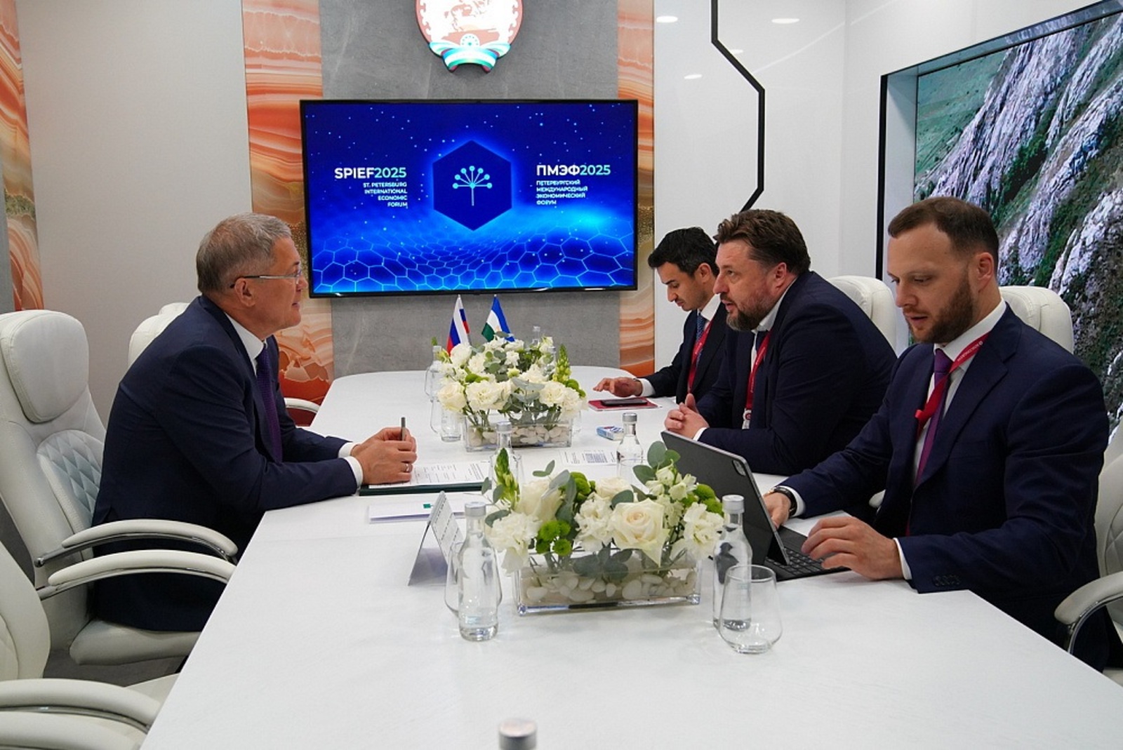 Башкортостан и «Росагролизинг» заключили на площадке ПМЭФ соглашение