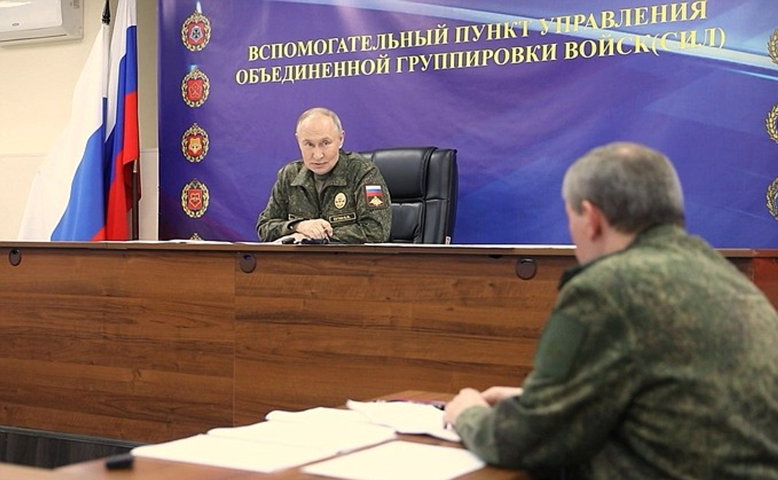 Путин посетил пункт управления Объединенной группировки войск