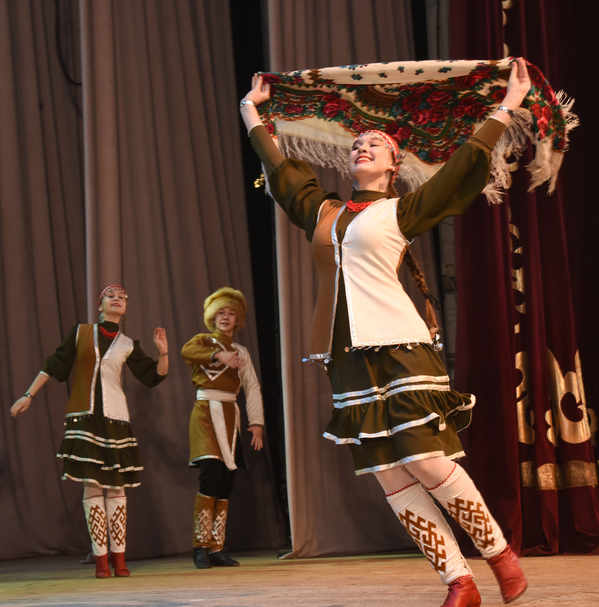 В Туймазах наградили педагогов и многодетных матерей