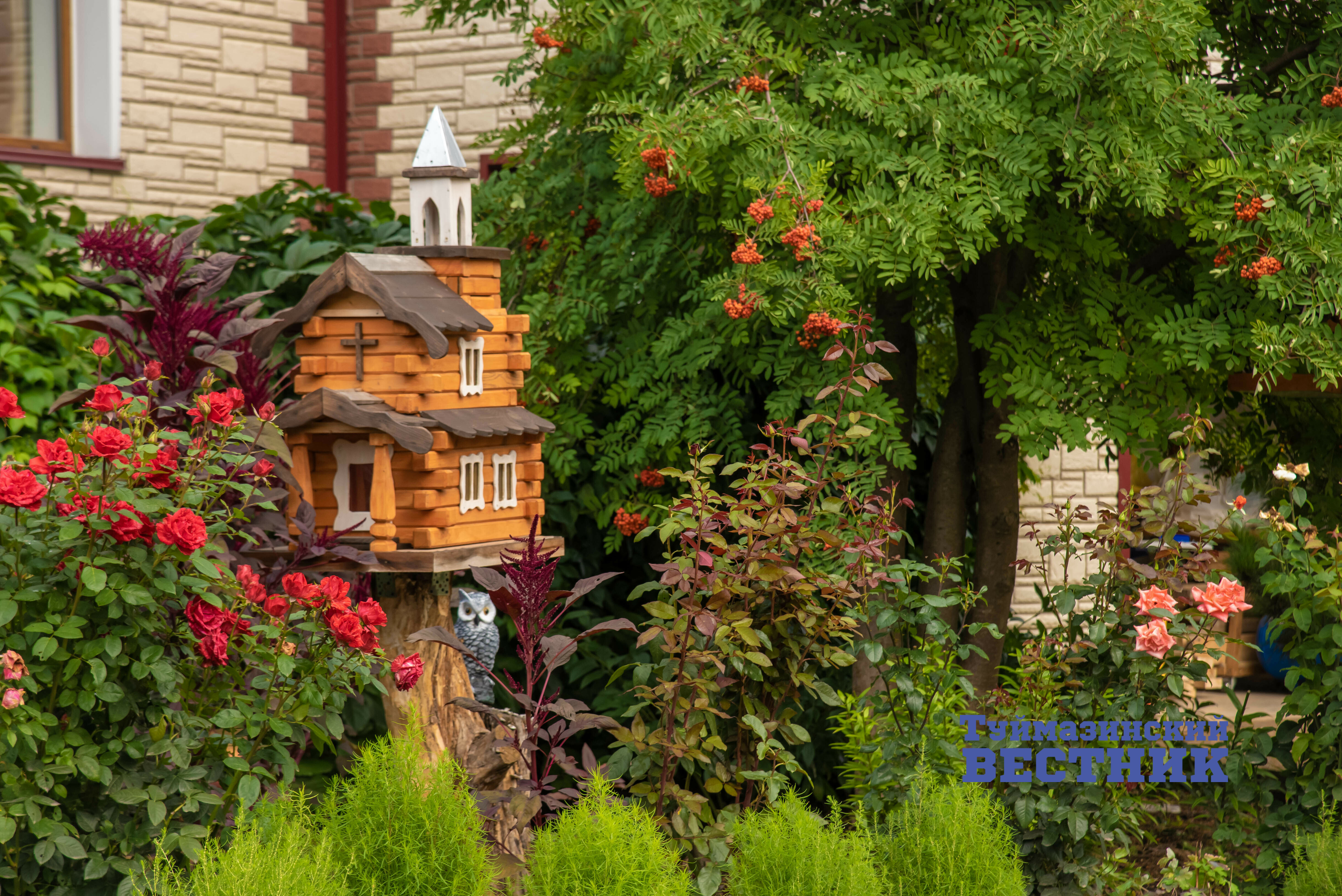 Житель Башкирии создал на придомовой территории необычную экспозицию