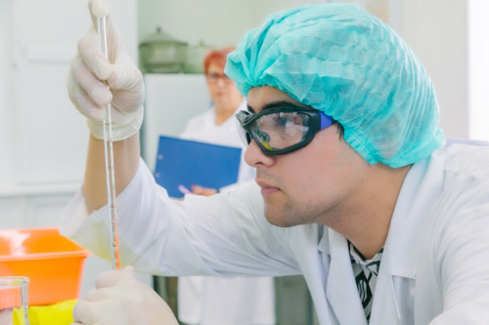 Вуз-резидент кампуса учредил гранты на создание лабораторий для аспирантов