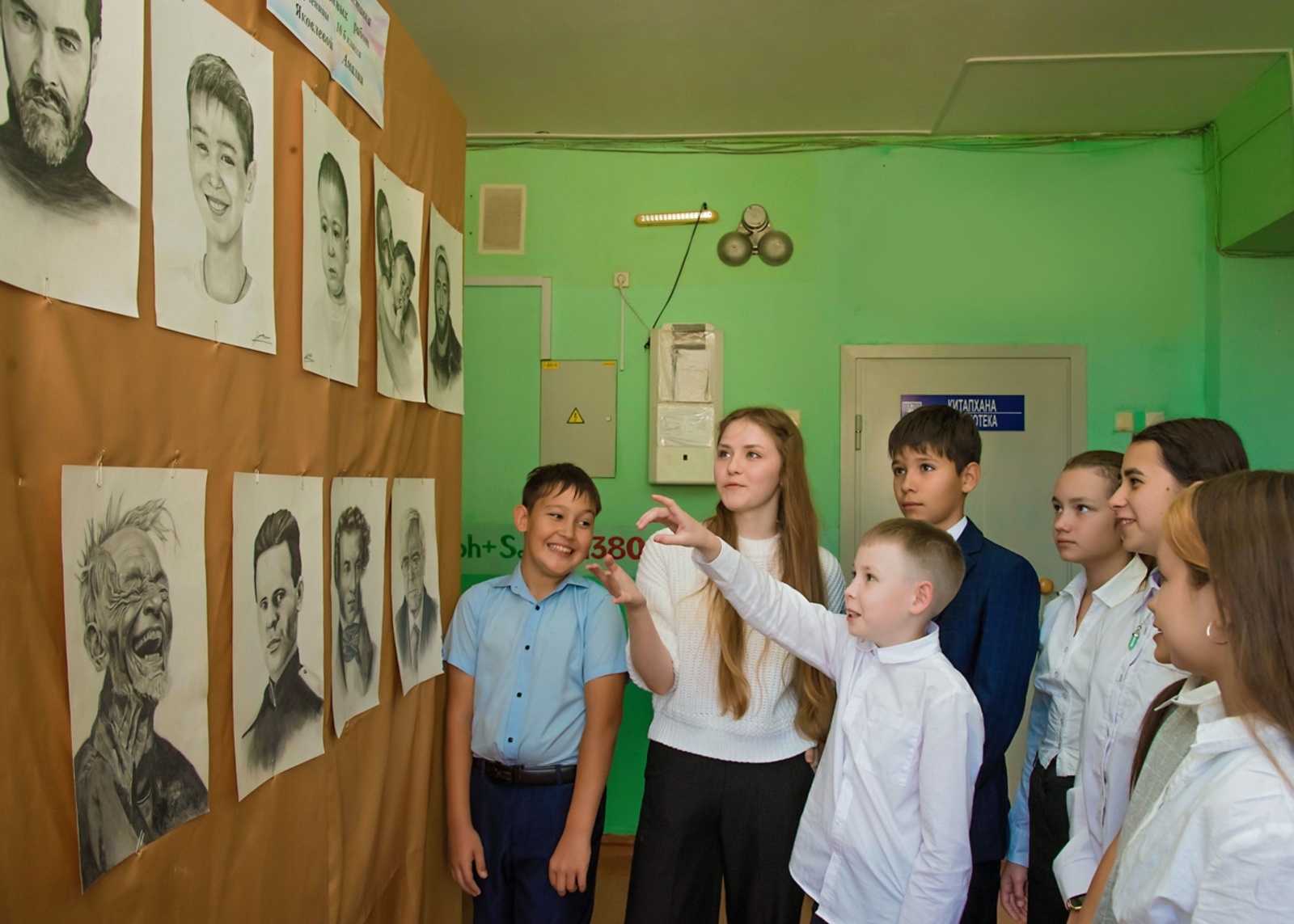 В Туймазах школьница рисует портреты известных личностей