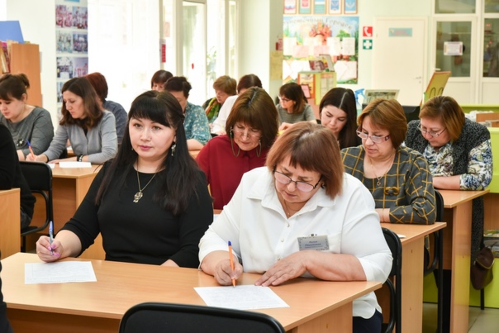 Радий Хабиров пригласил всех написать диктант по башкирскому языку
