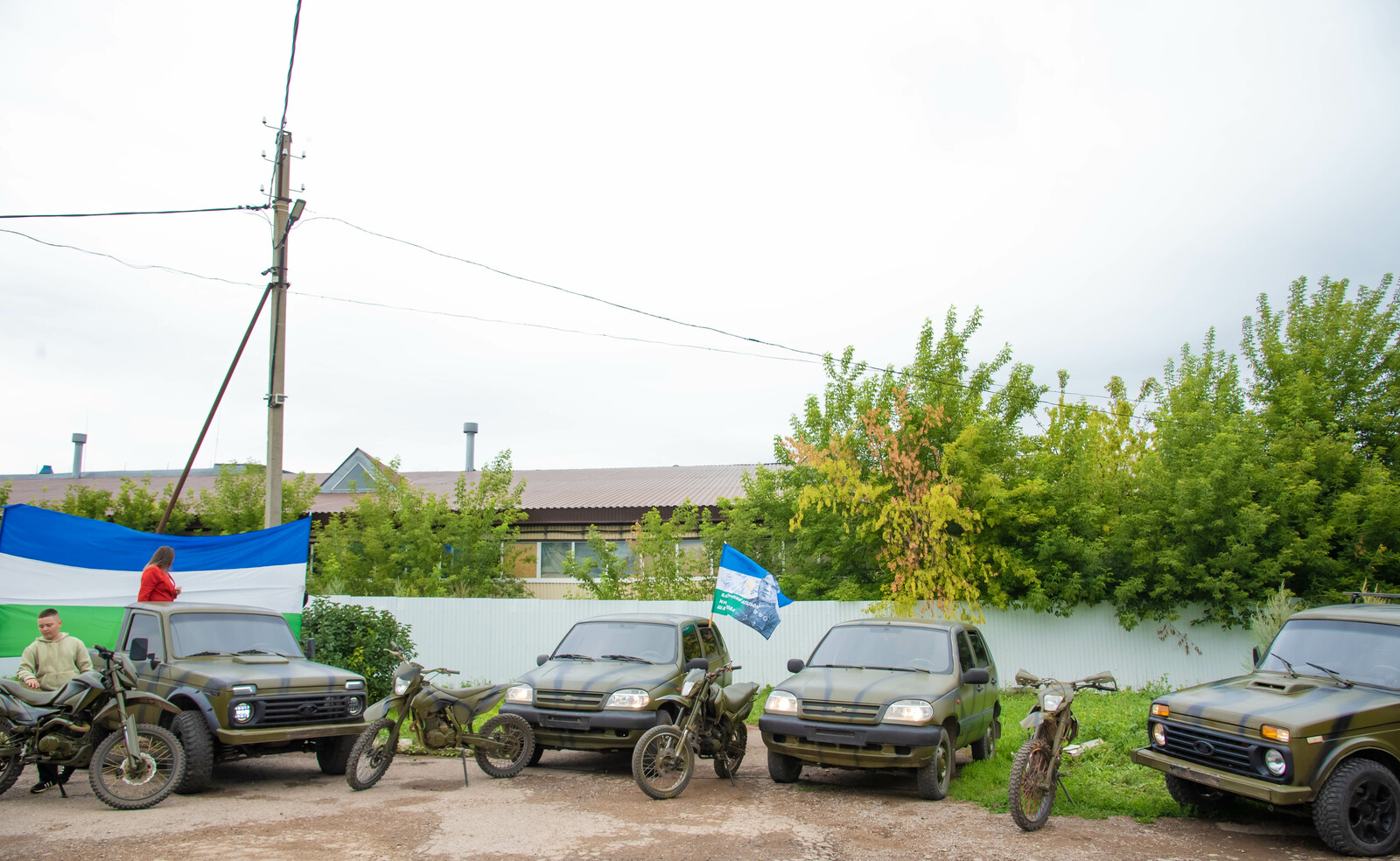 Предприниматели из Туймазов отправили в зону СВО «Нивы» и мотоциклы «Эндуро»