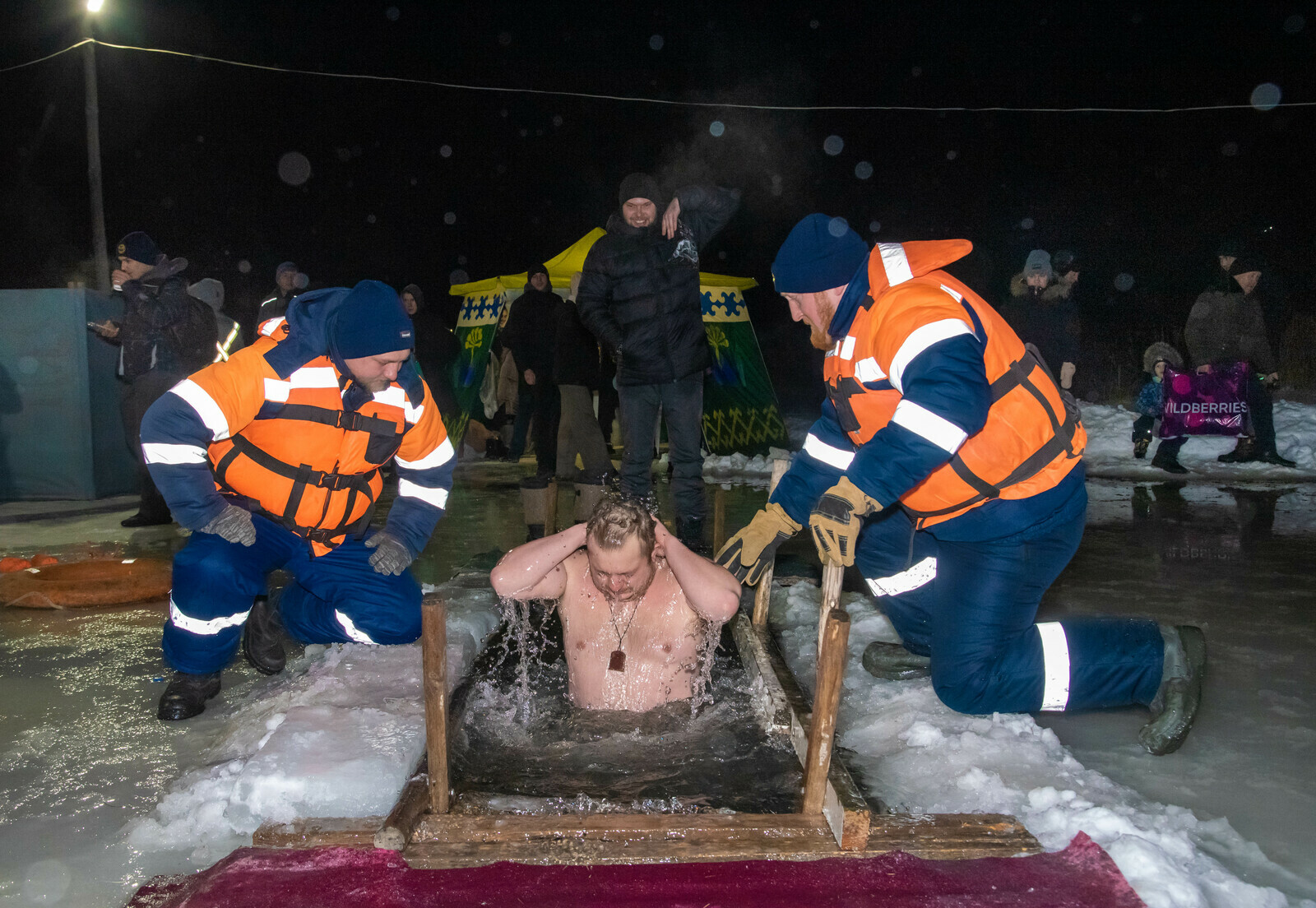 В Туймазах спасатели показали, как идет подготовка к Крещению