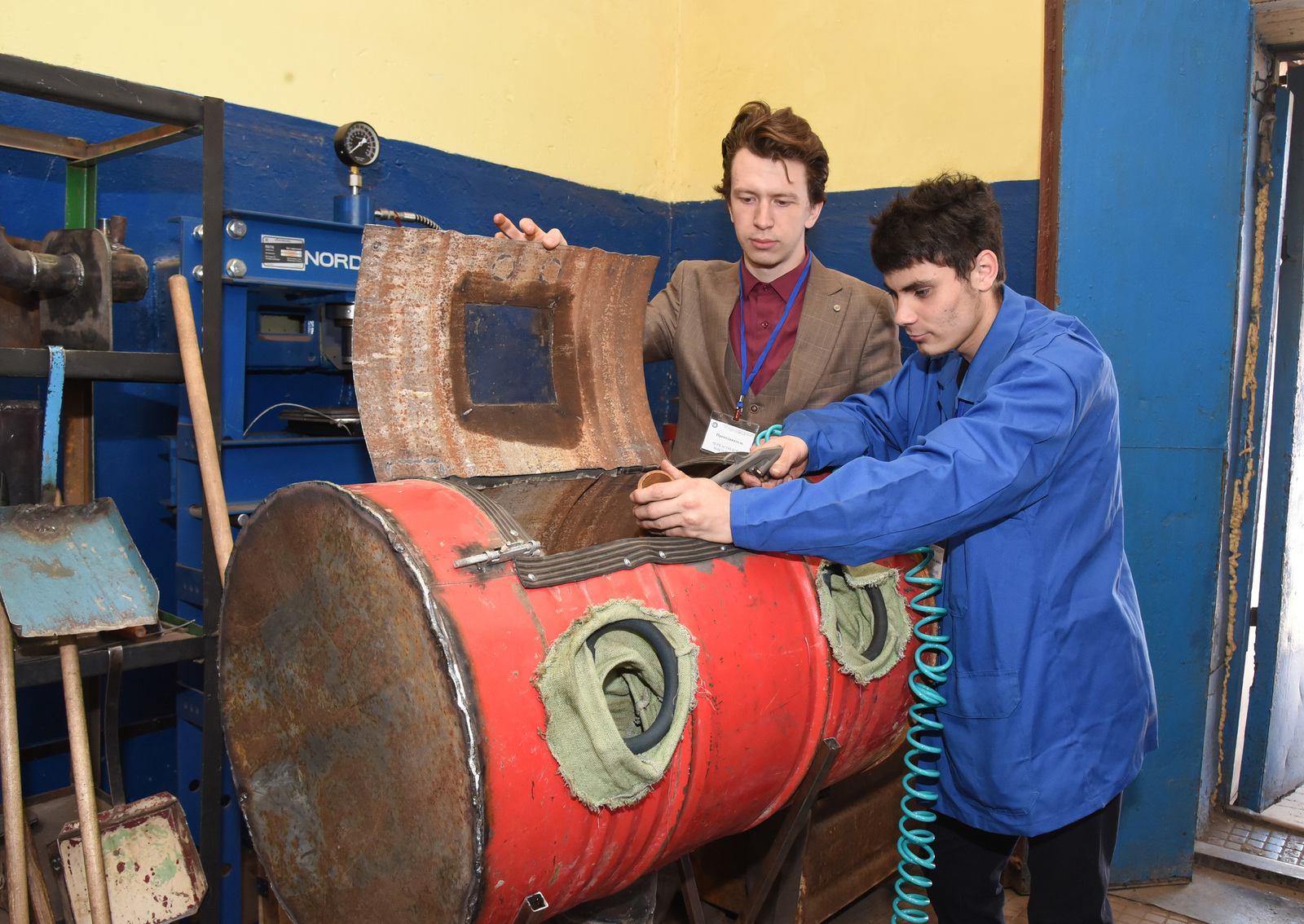 Студент из Туймазов разработал и изготовил камеру очистки металлов