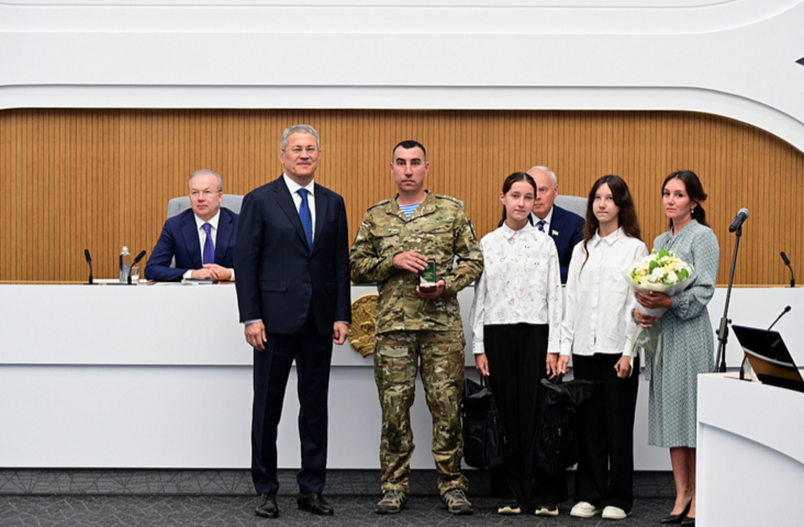 Радий Хабиров вручил ордена генерала Шаймуратова участникам СВО из Башкирии