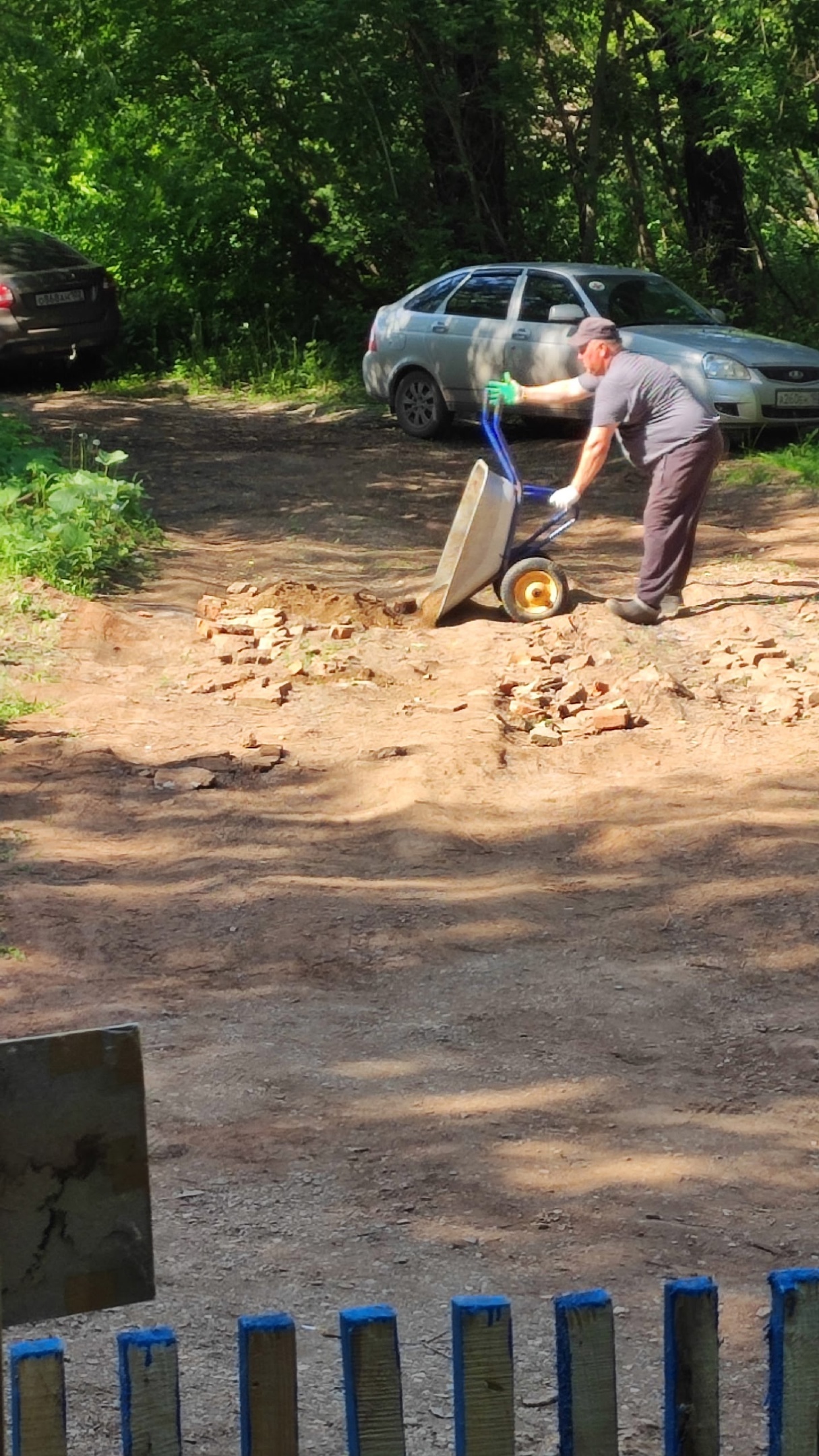 В Туймазинском районе волонтеры провели субботник на местном роднике