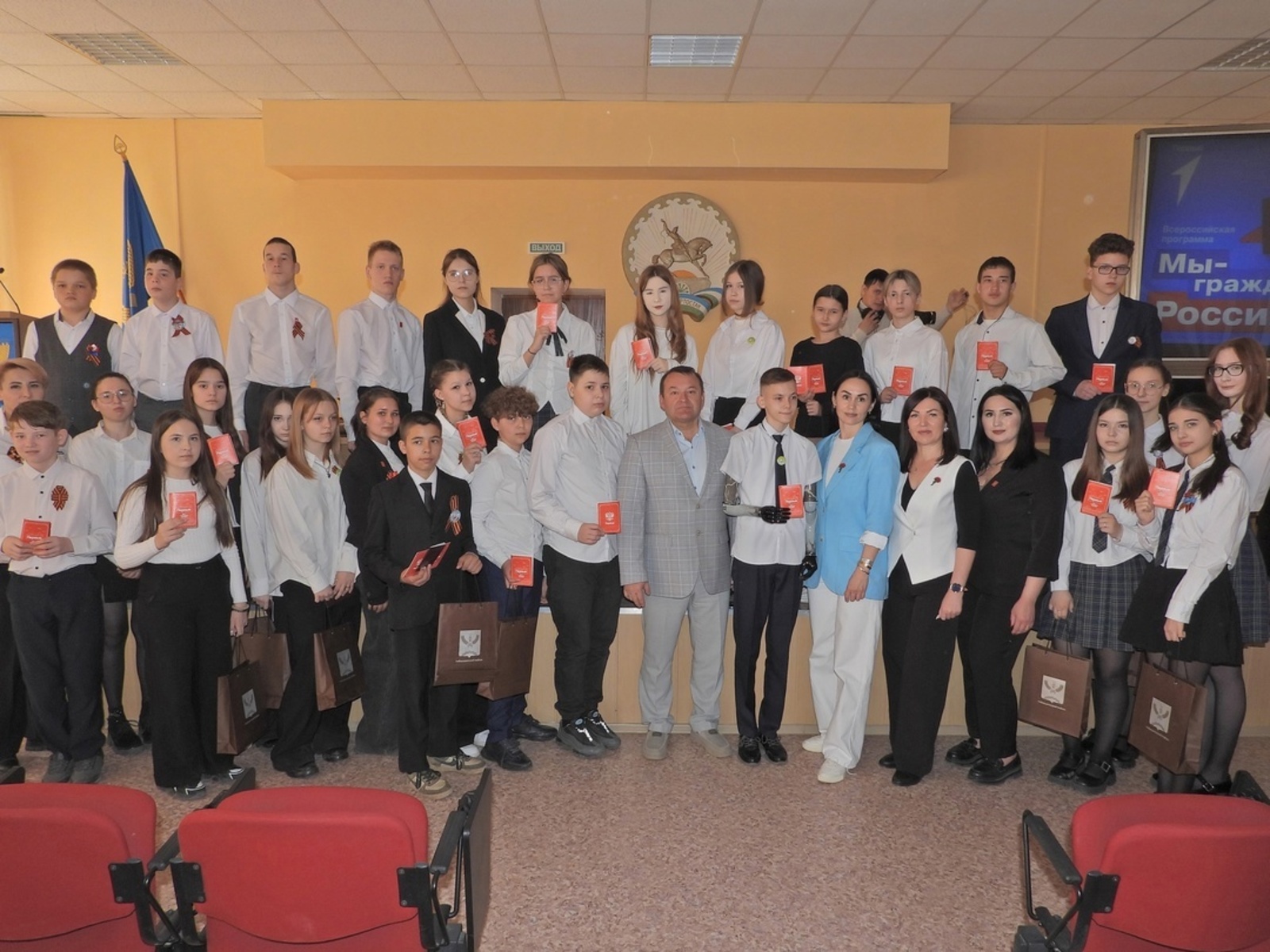 В Туймазах торжественно вручили паспорта