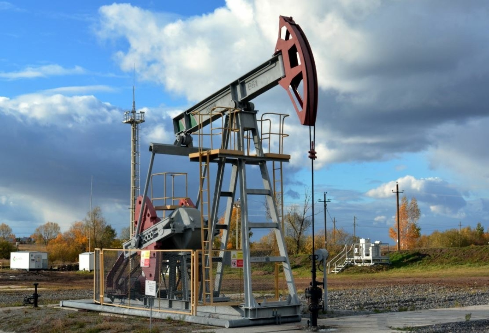 Глава Туймазинского района поздравил нефтяников с профессиональным праздником