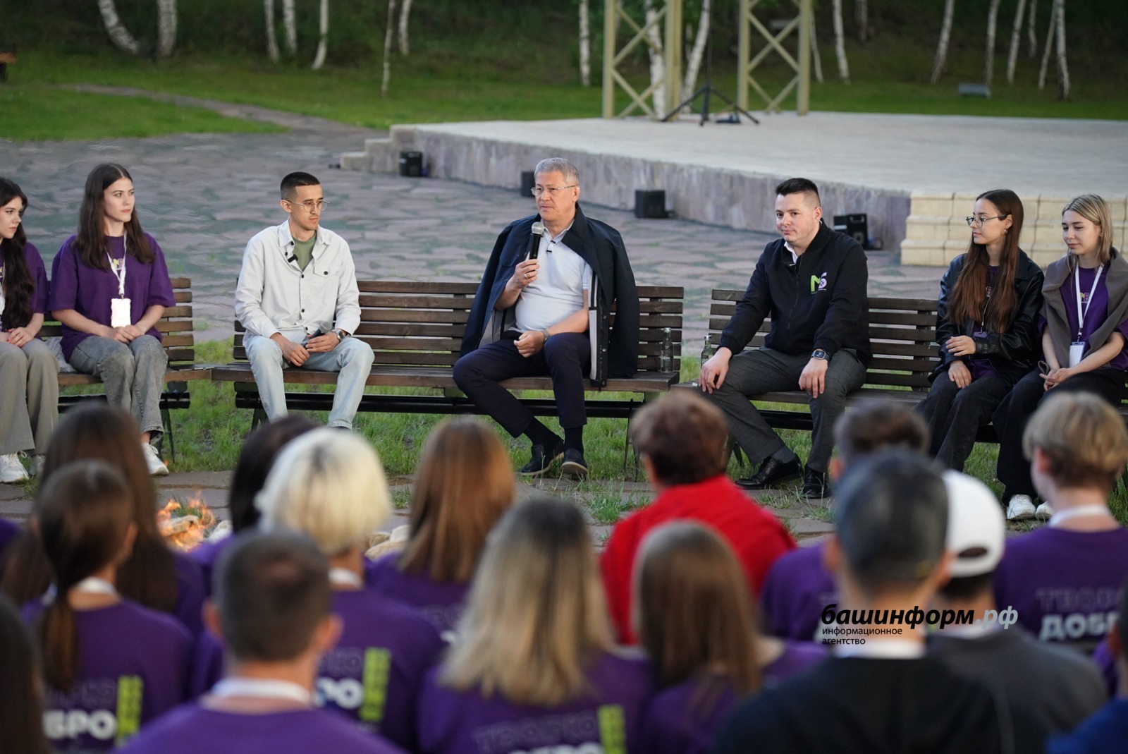 Глава Башкирии встретился с волонтерами в парке «Патриот»