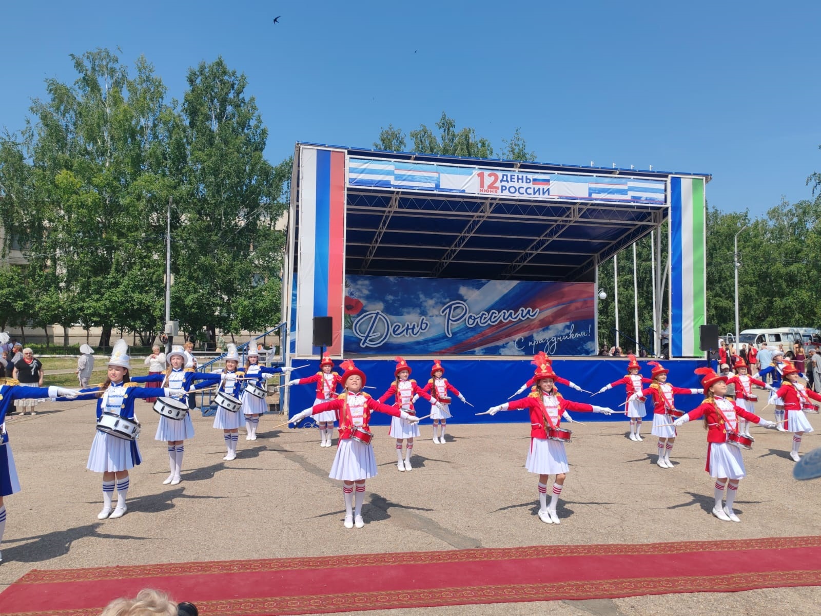 В Туймазах прошел праздничный концерт ко дню России