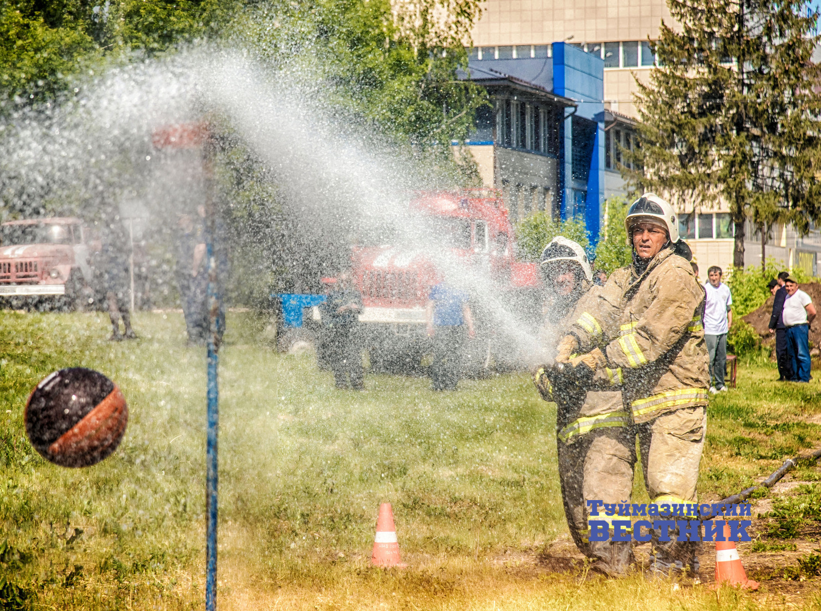В Туймазах добровольные пожарные дружины состязались в профессионализме