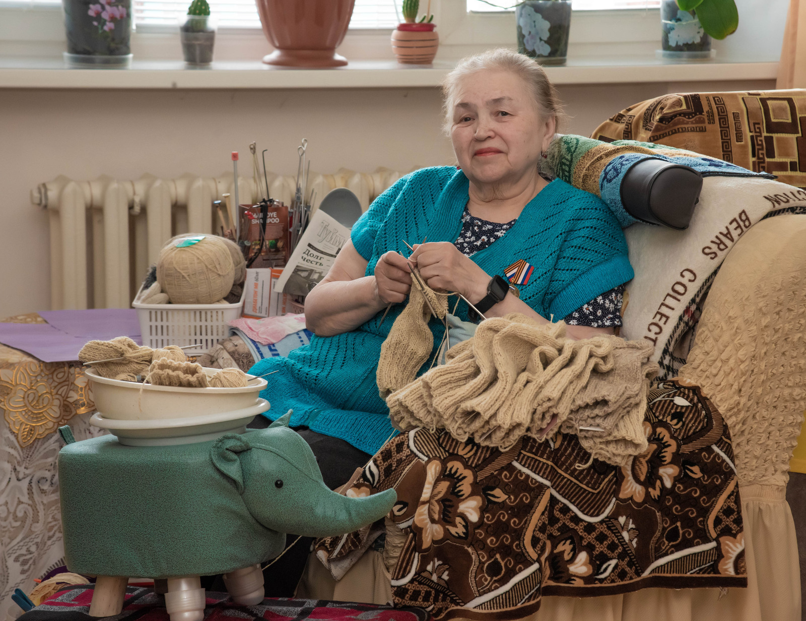 Бабушка из Туймазов связала для СВО 300 пар носков