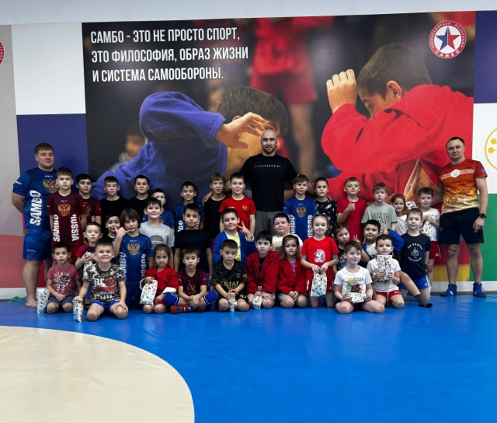 В Туймазах тренировку для юных самбистов провел чемпион мира