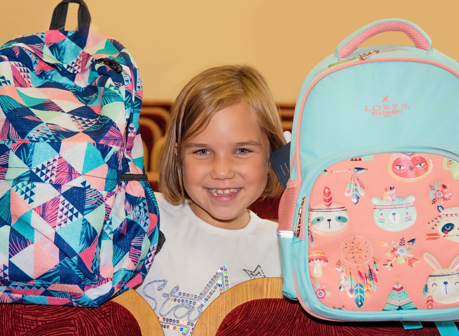 В Туймазах глава совета района вручил подарок первоклашке из многодетной семьи