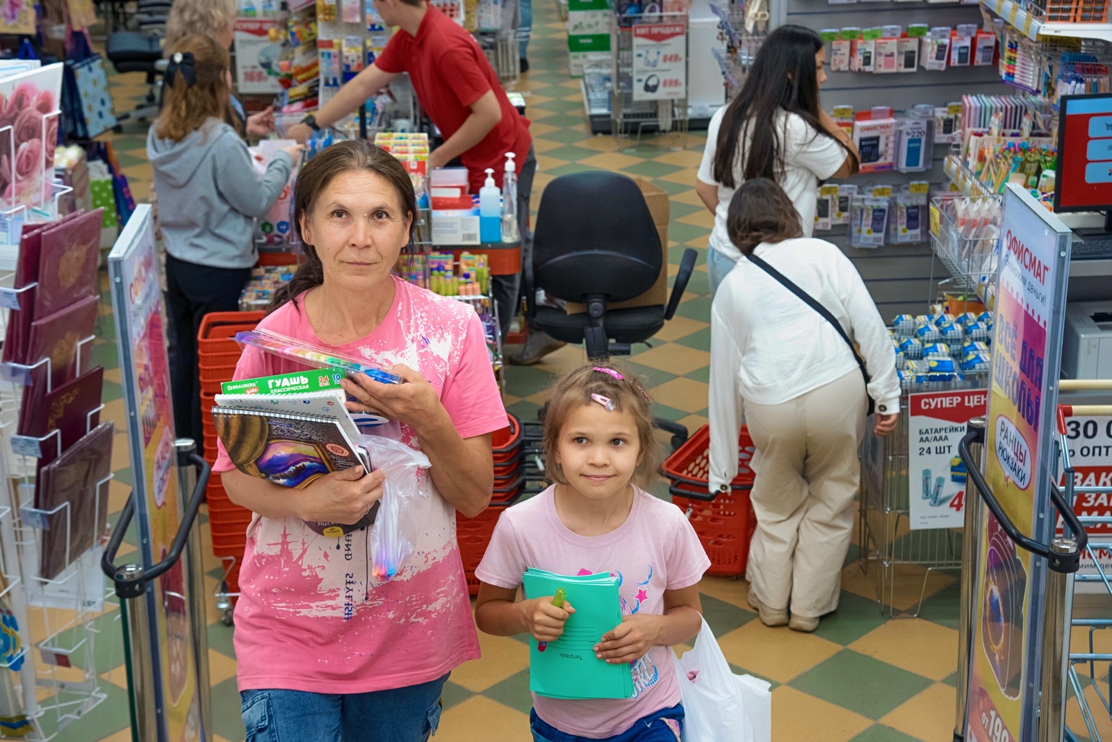 В Туймазах журналисты приняли участие в акции «Собери ребенка в школу»